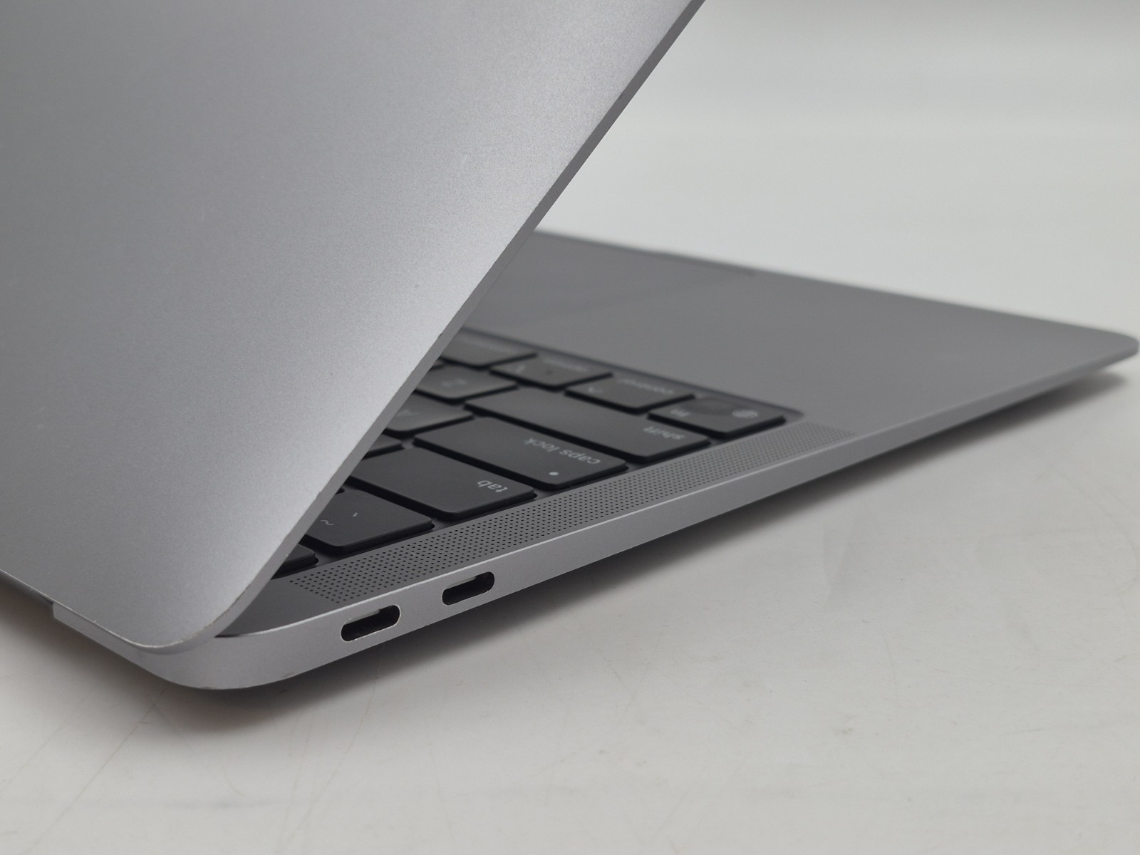 Apple MacBook Air A2337 13″ M1 3.20GHz 8GB RAM 256GB NVMe macOS Tahoe