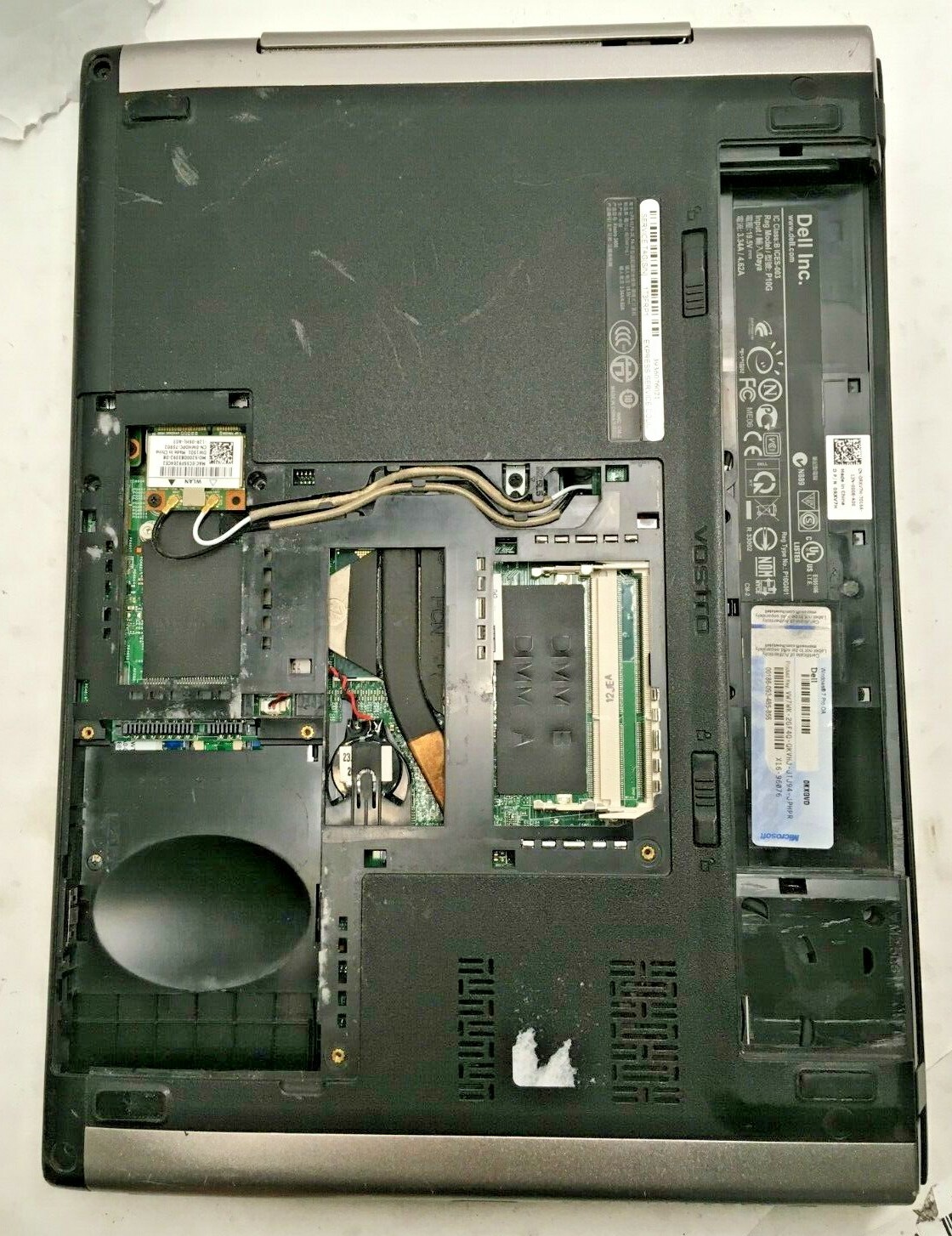Dell Vostro 3400 14″ Intel Core i5 Laptop For Parts Broken LCD Screen NO HDD JR