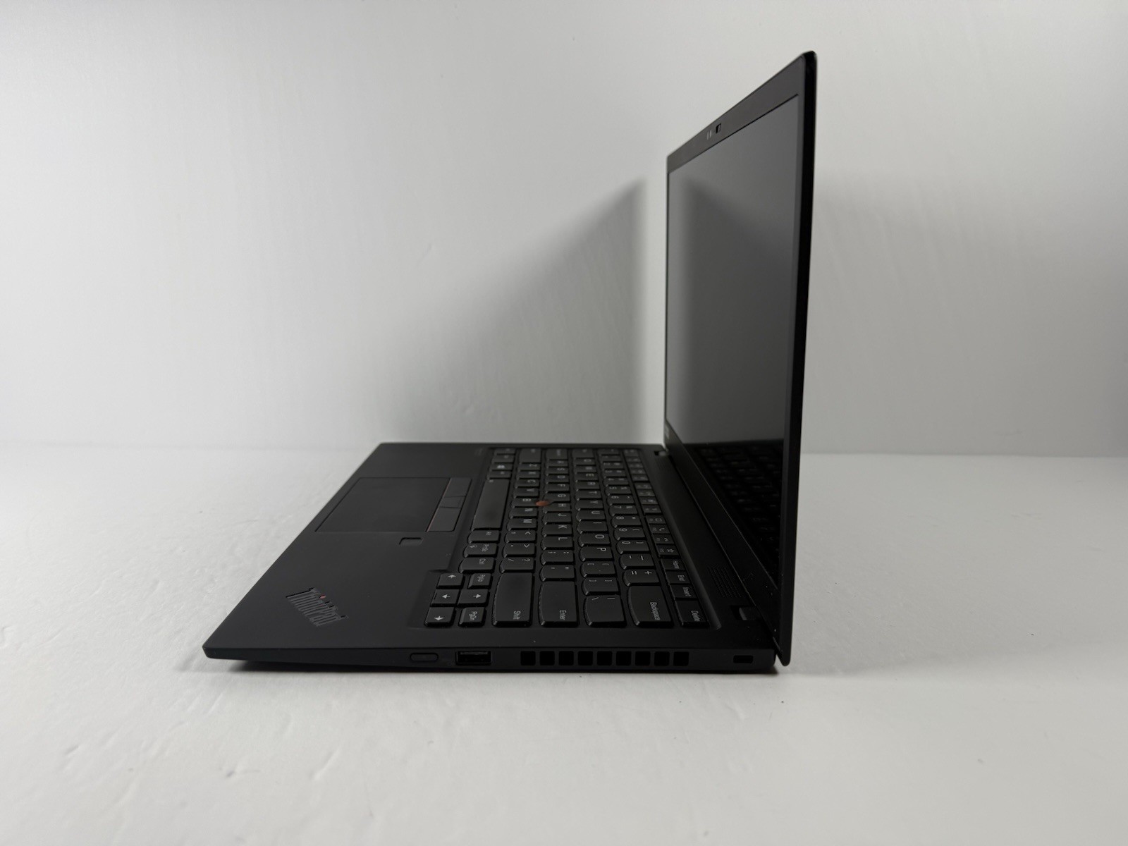 Lenovo ThinkPad X1 Carbon Gen 8 14″ i7-10610U 1.8Ghz 16GB RAM 512GB SSD WIN 11