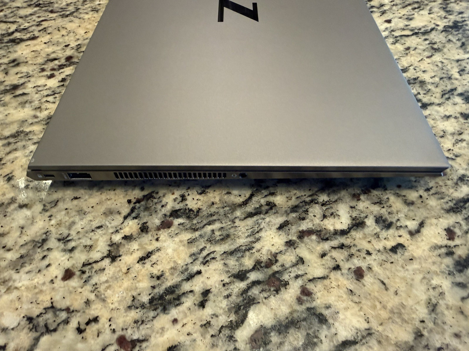 HP ZBOOK STUDIO 15.6 G8 MOBILE i7-11800H 1TB SSD NVIDIA RTX-A2000 4GB