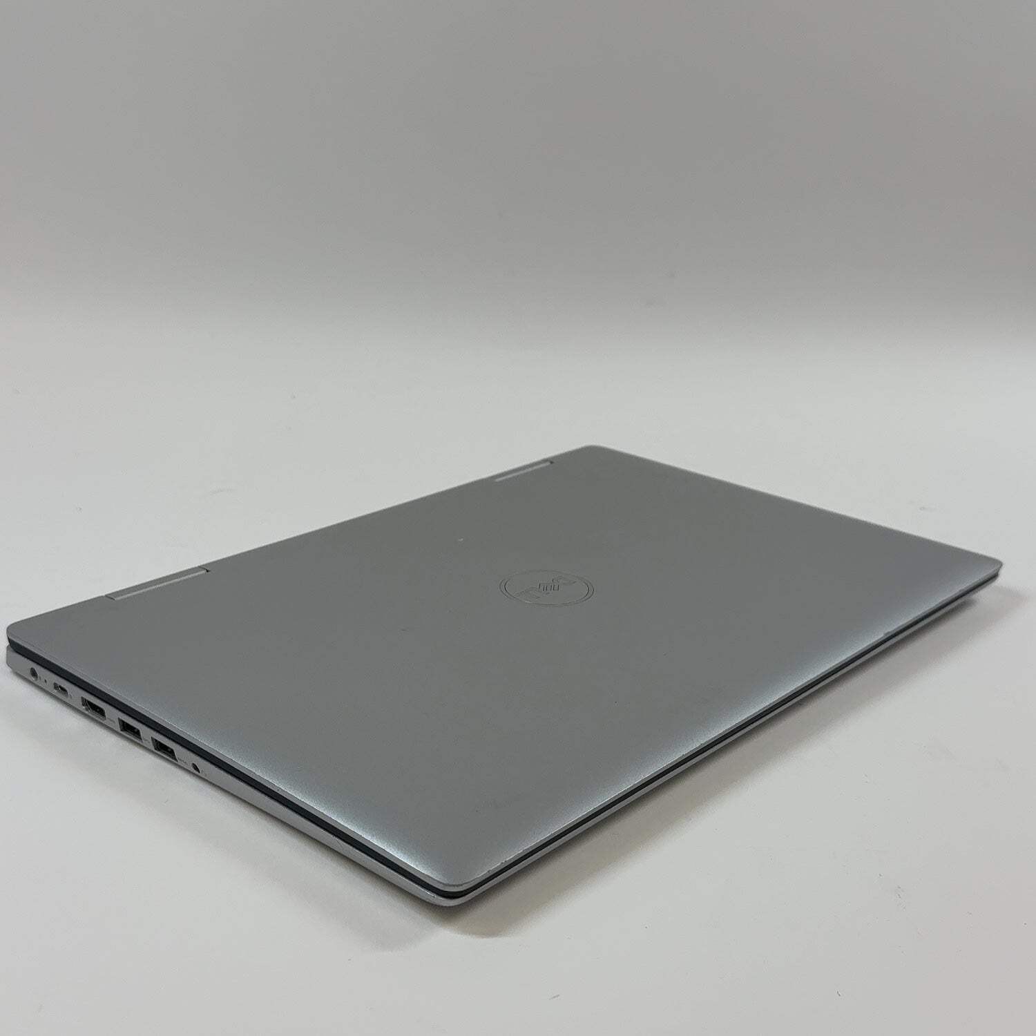Dell Inspiron 15 5000 2-N-1 15.3 i5-8265U 1.6GHz 8GB RAM 256GB SSD
