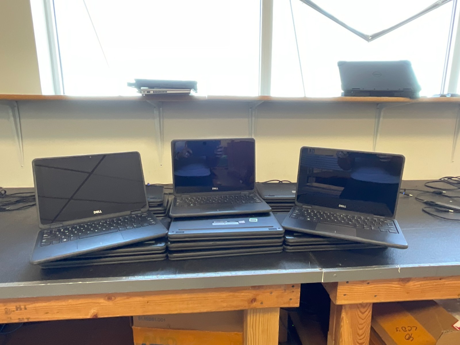 DELL LATITUDE 3190 2 IN 1 11.6 PENTIUM-N5030 CORE 3.1GHz 4GB 256GB SSD LOT OF 28