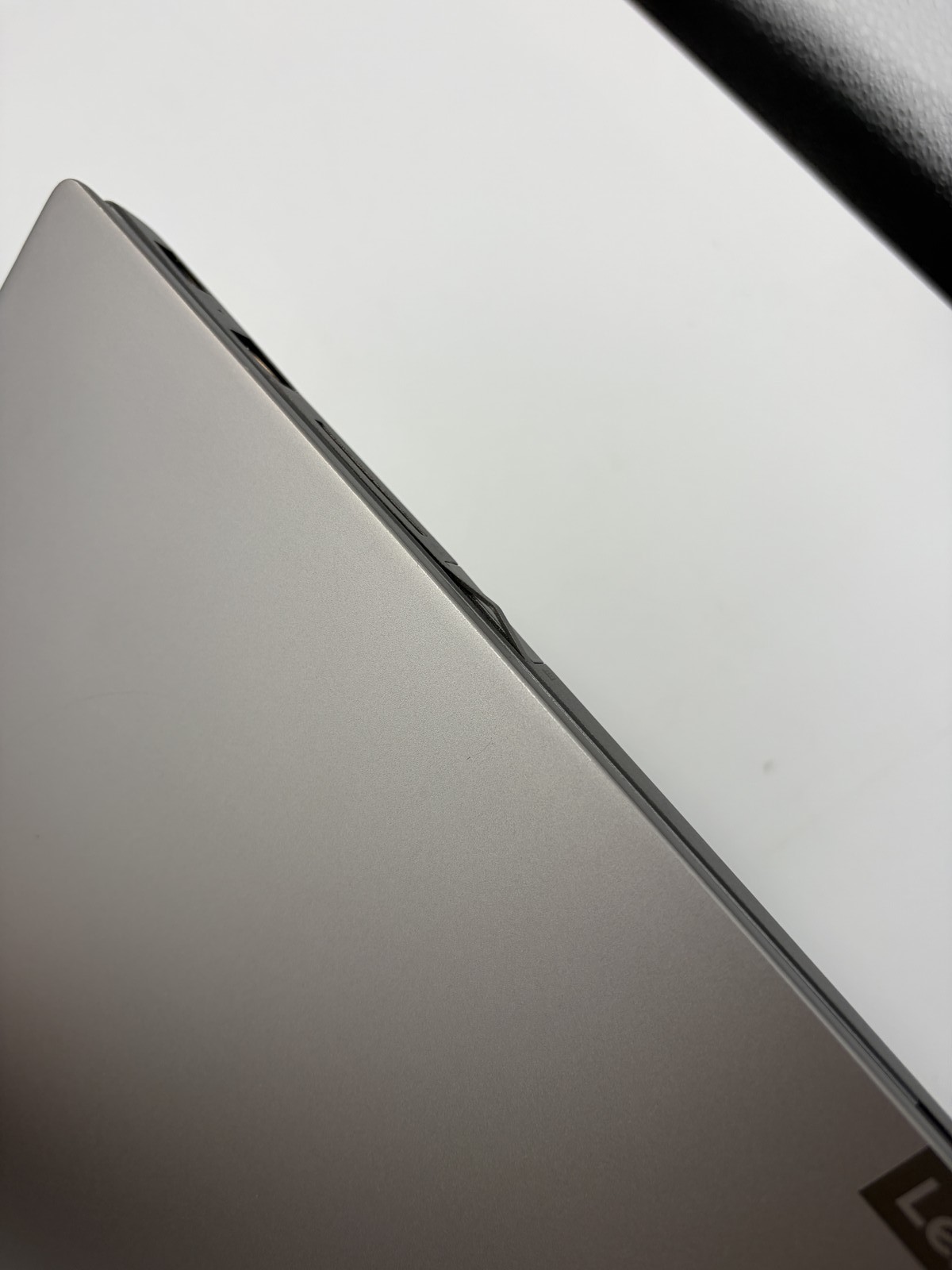 Lenovo ThinkBook 14 IIL (2019) Intel(R) Core(TM) i5-1035G1 @ 1.00GHz 16GB RAM 25