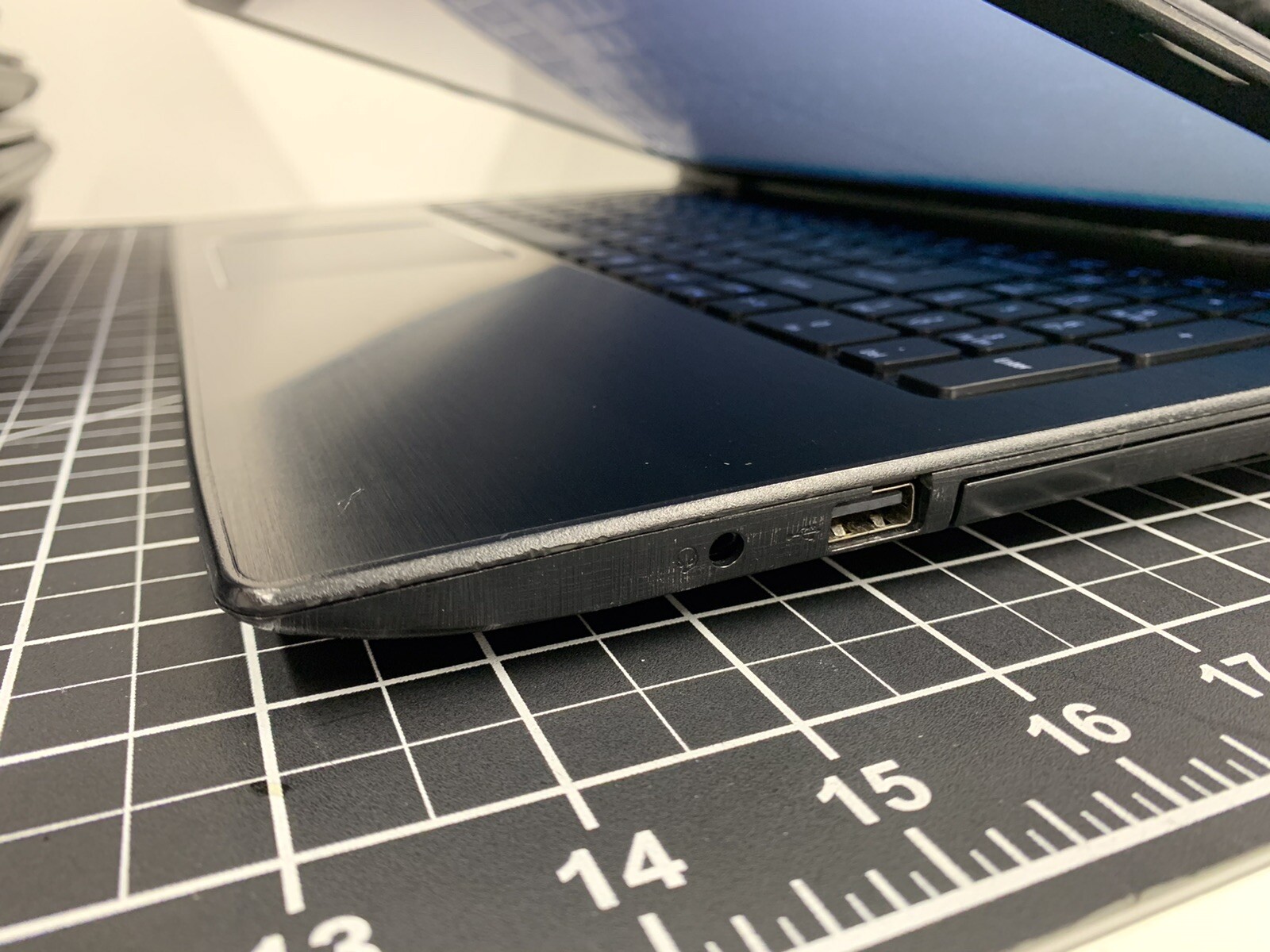 Acer Aspire E15 (E5-567-392H) 15.6” Intel UHD Core i3 8th Gen | 6GB RAM | #T403