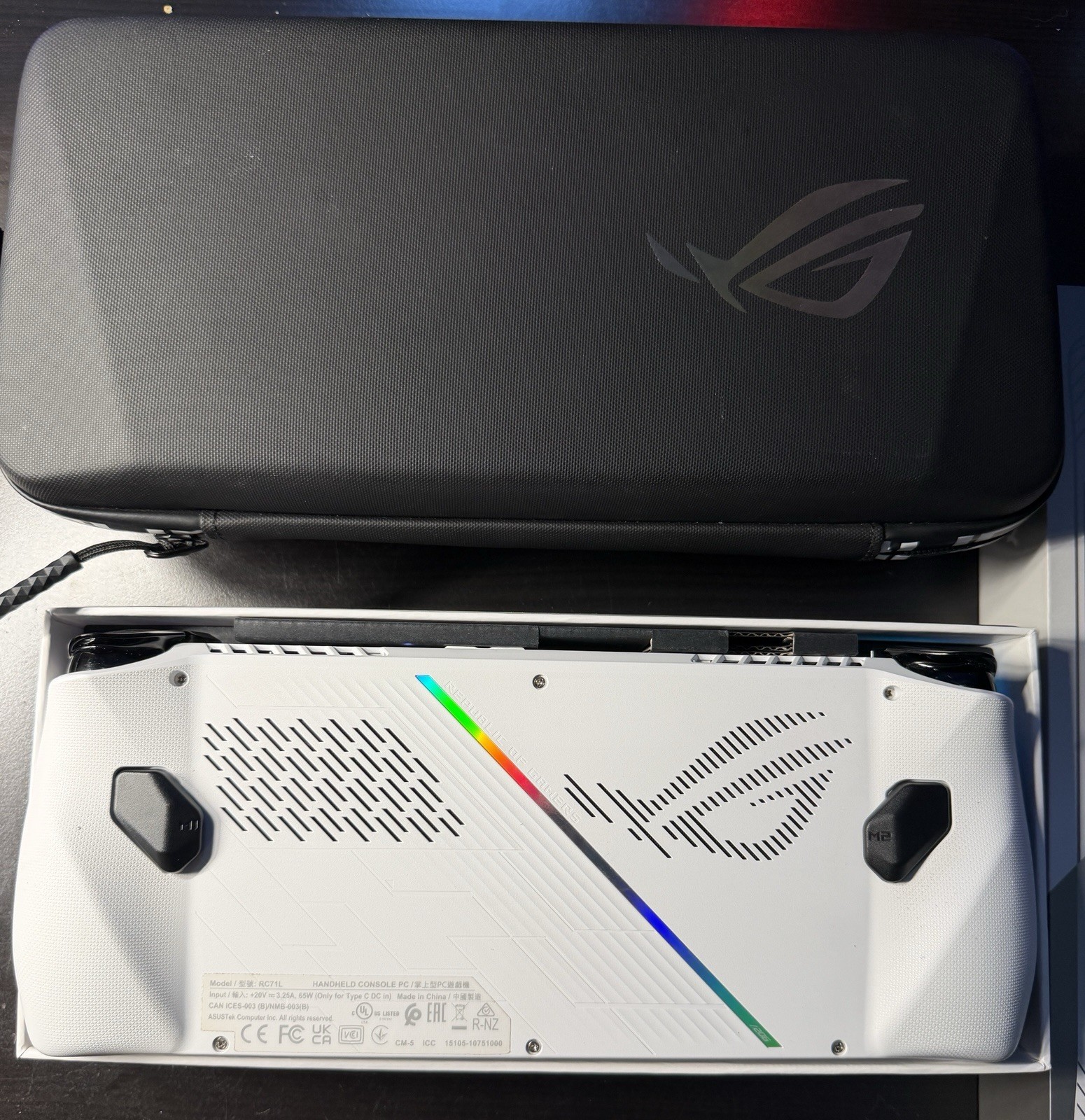 ASUS ROG Ally White w/ ASUS carrying case 1TB upgraded **MINT**