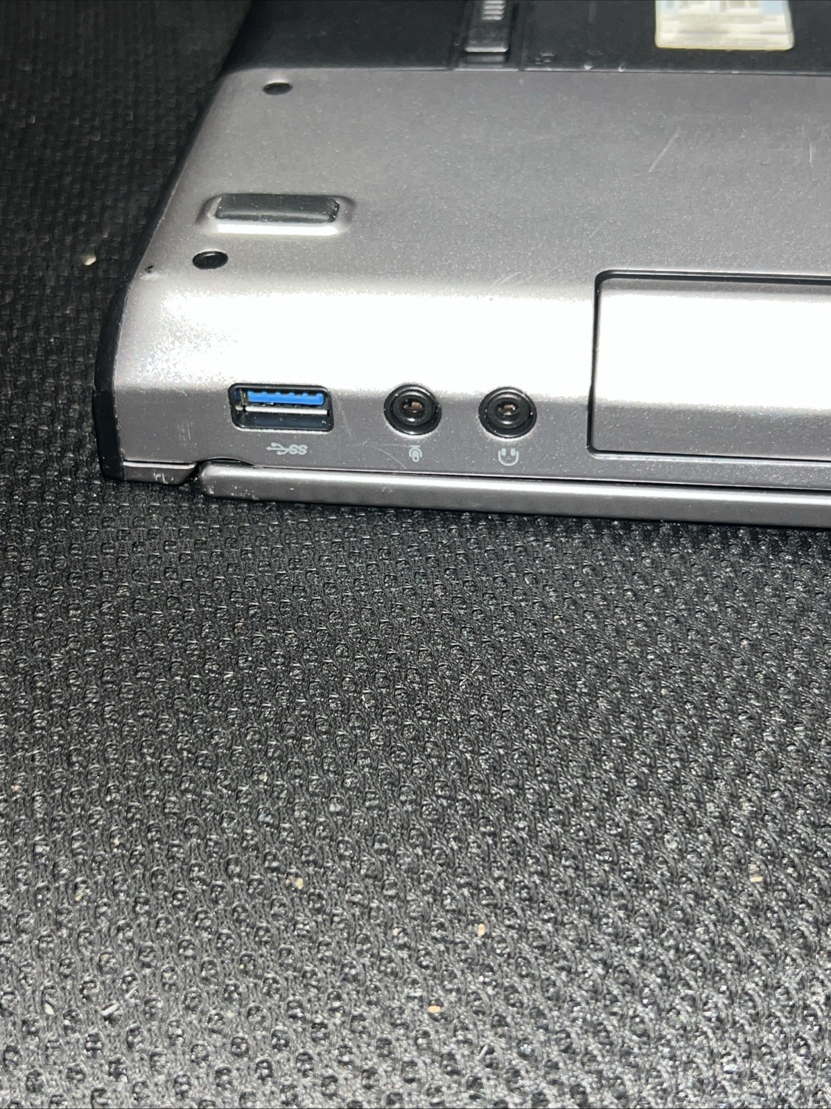 DELL VOSTRO 3550 – BOOTS TO BIOS READ DESC-BB