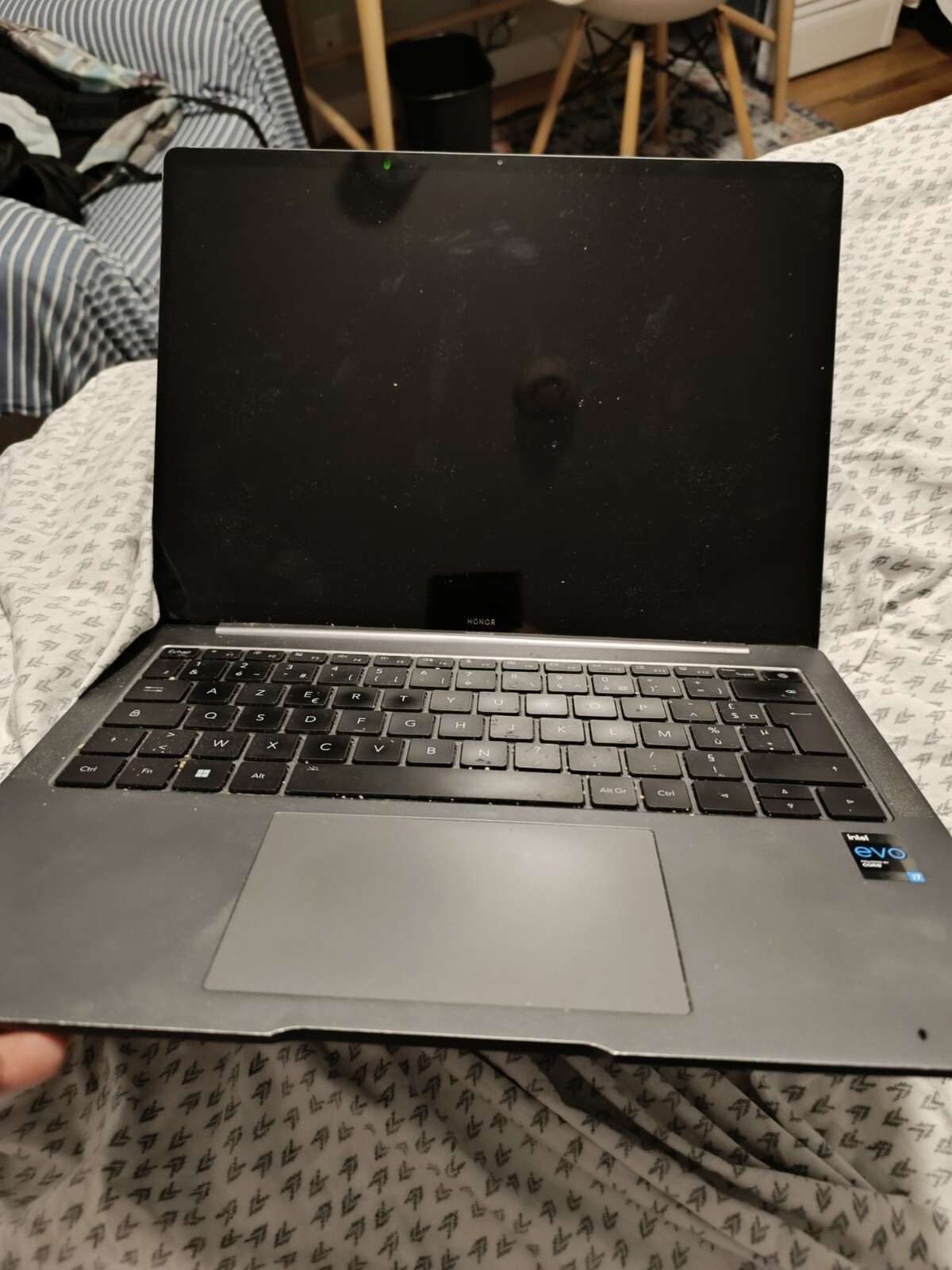 Broken Laptop Honor MagicBook View 14 2021 for parts (hinges and screen broken)