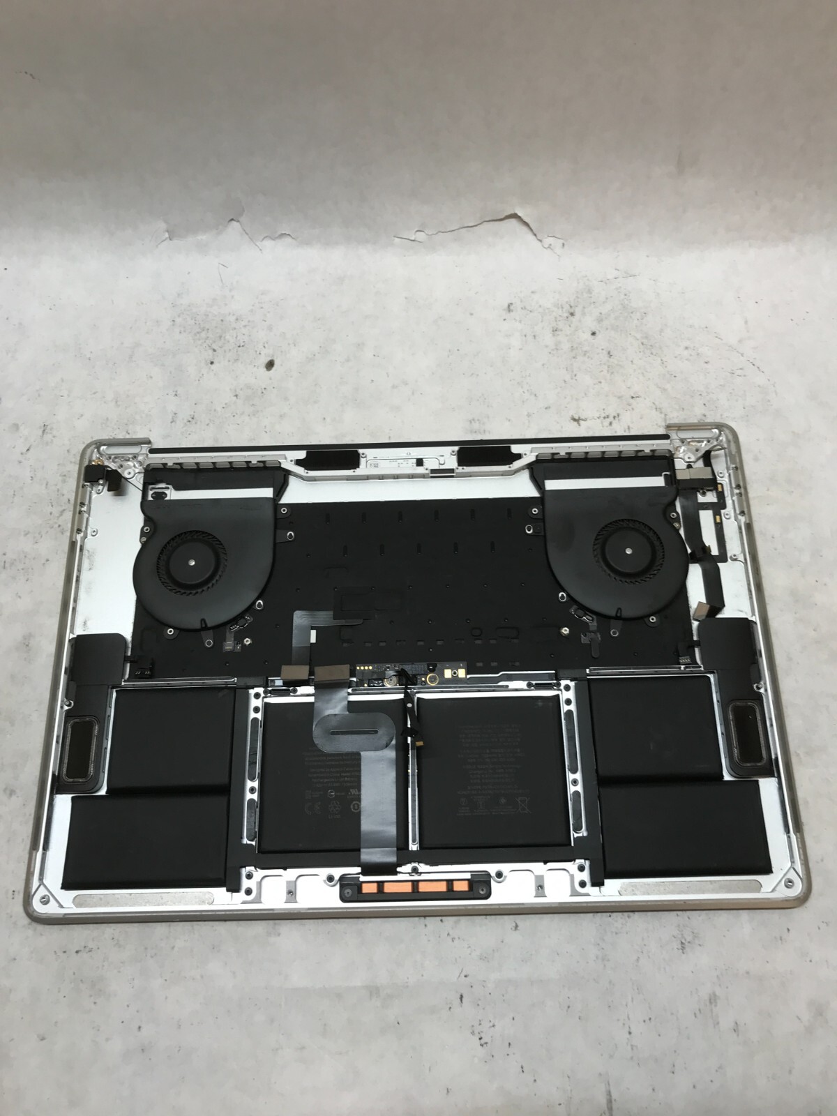 Apple MacBook Pro Touch/2018 A1990 Palmrest NO MOTHERBOARD For Parts/Repair- -DW