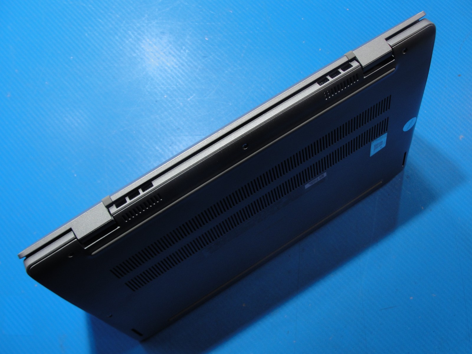 Dell Latitude 3320 13.3″FHD i7-1165G7 8GB RAM 2.8GHz 256GB SSD Intel Iris Xe