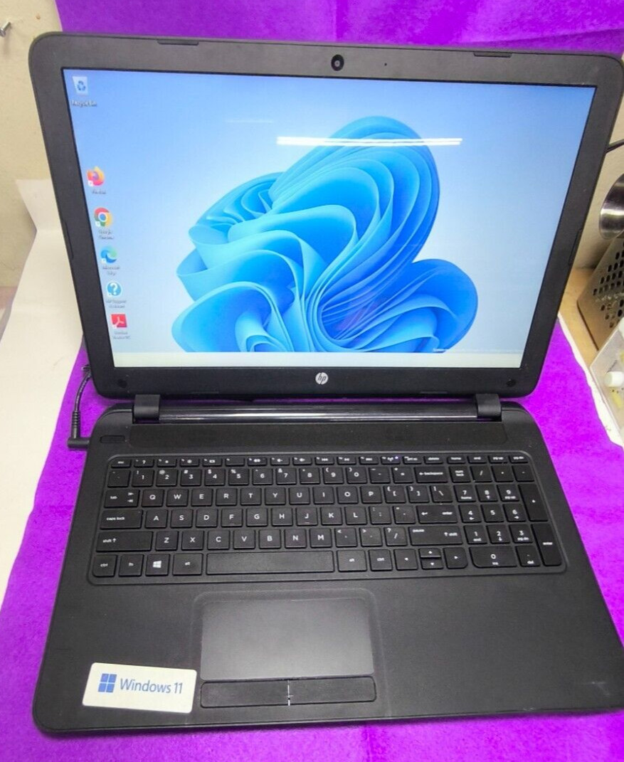 HP 15-1387wm 15.6″ Touchscreen ( AMD A8 @ 2.20GHz, 4GB Ram, 500GB HDD ) Win 10