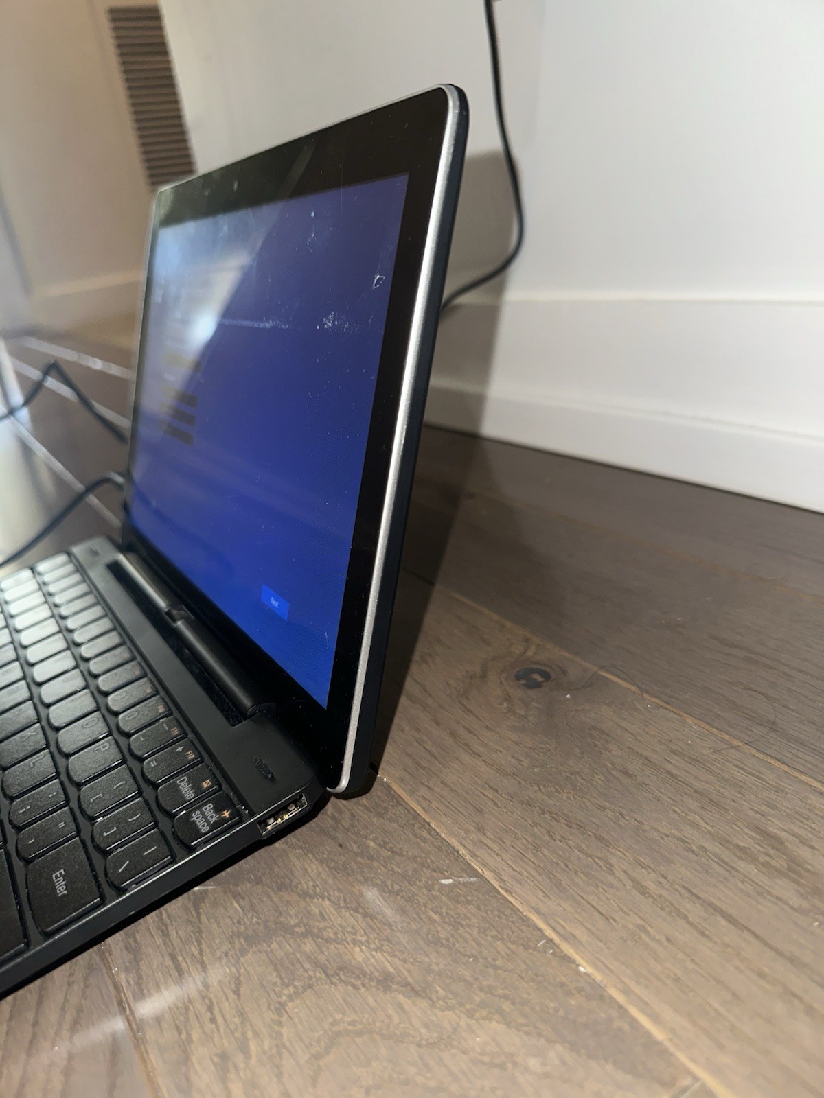 Lenovo IdeaPad MIIX 300-10IBY 2-In-1 Tablet With Keyboard Model 80NR – Excellent