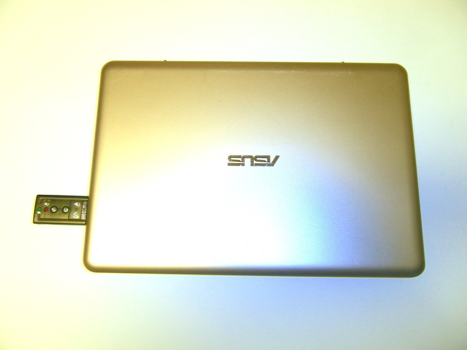 Asus Vivobook E200HA — Windows 11 /Atom x5-Z8350 @1.5Hz/4gb/ 32gb eMMC/Charger