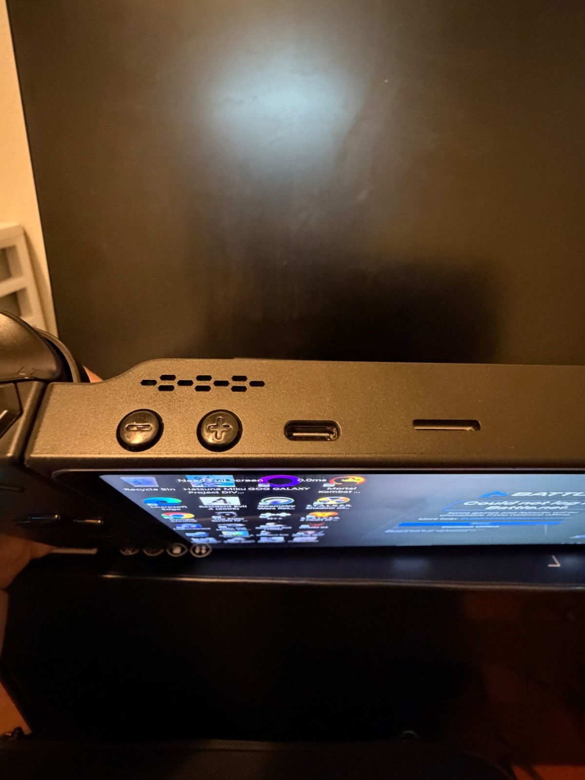 Lenovo Legion Go 8.8 in (1TB SSD, AMD Ryzen Z1 Extreme, 3.3GHz, 16GB RAM)…