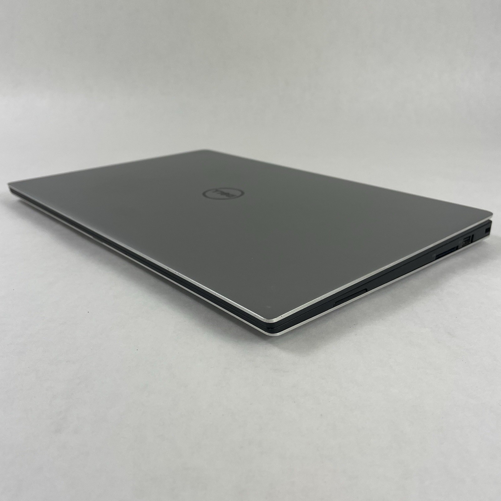Dell XPS 13 9360 13.3″ i5-7200U 2.50 GHz 4 GB RAM No SSD/OS/AC/Battery
