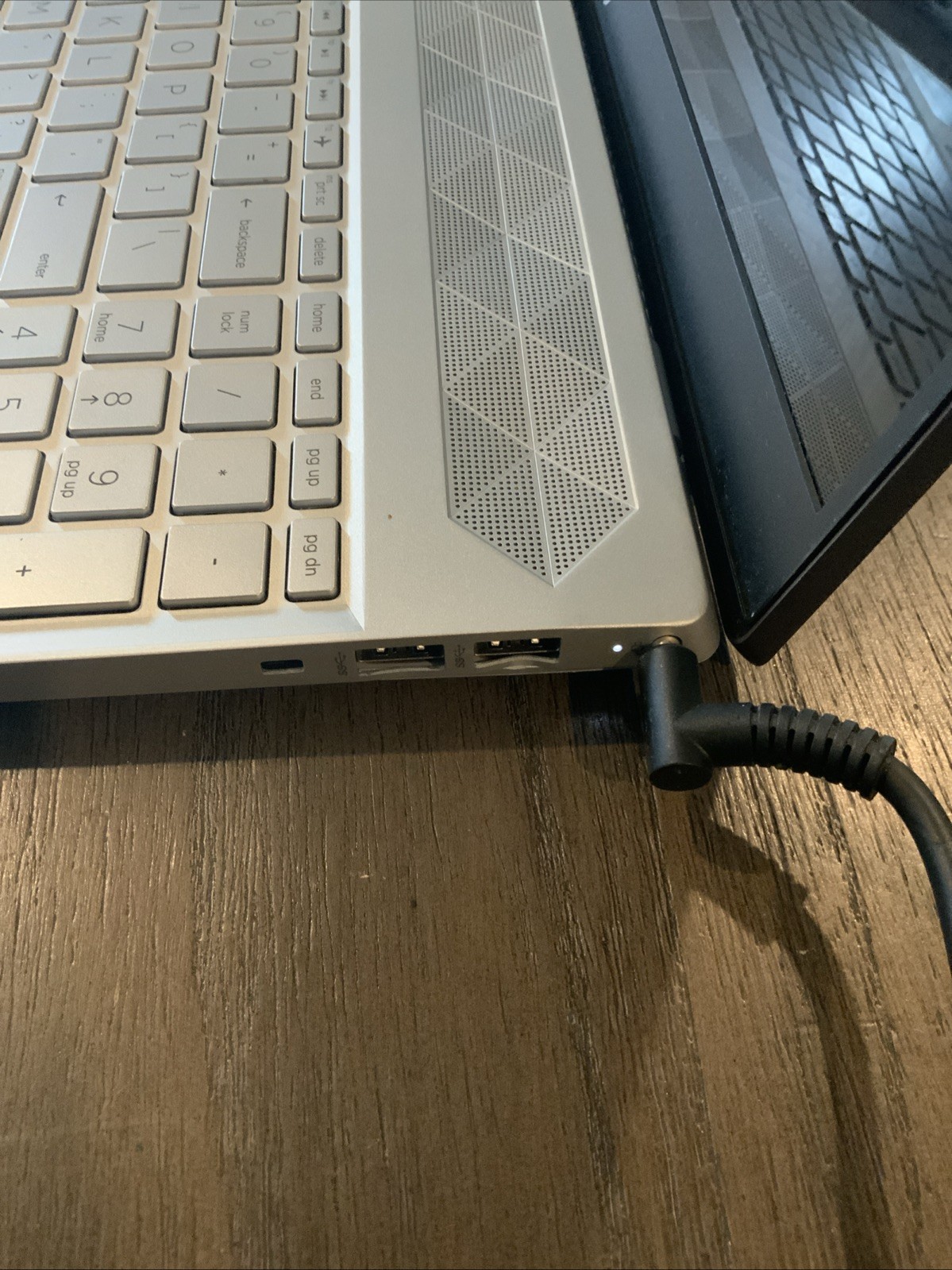 HP Pavilion 15 Silver FHD, I7-1165G7, 2.80GHz, 8GB RAM, 512GB SSD