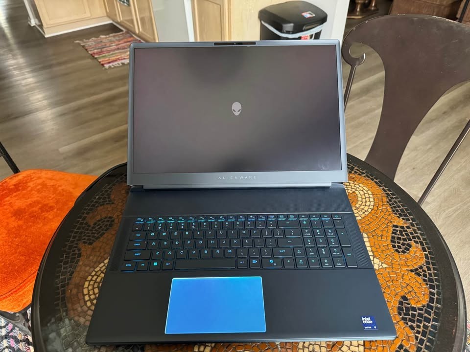 Alienware RTX 5070 Ti Ultra 9 32GB 2TB 18″ 300Hz Light Use Excellent Condition