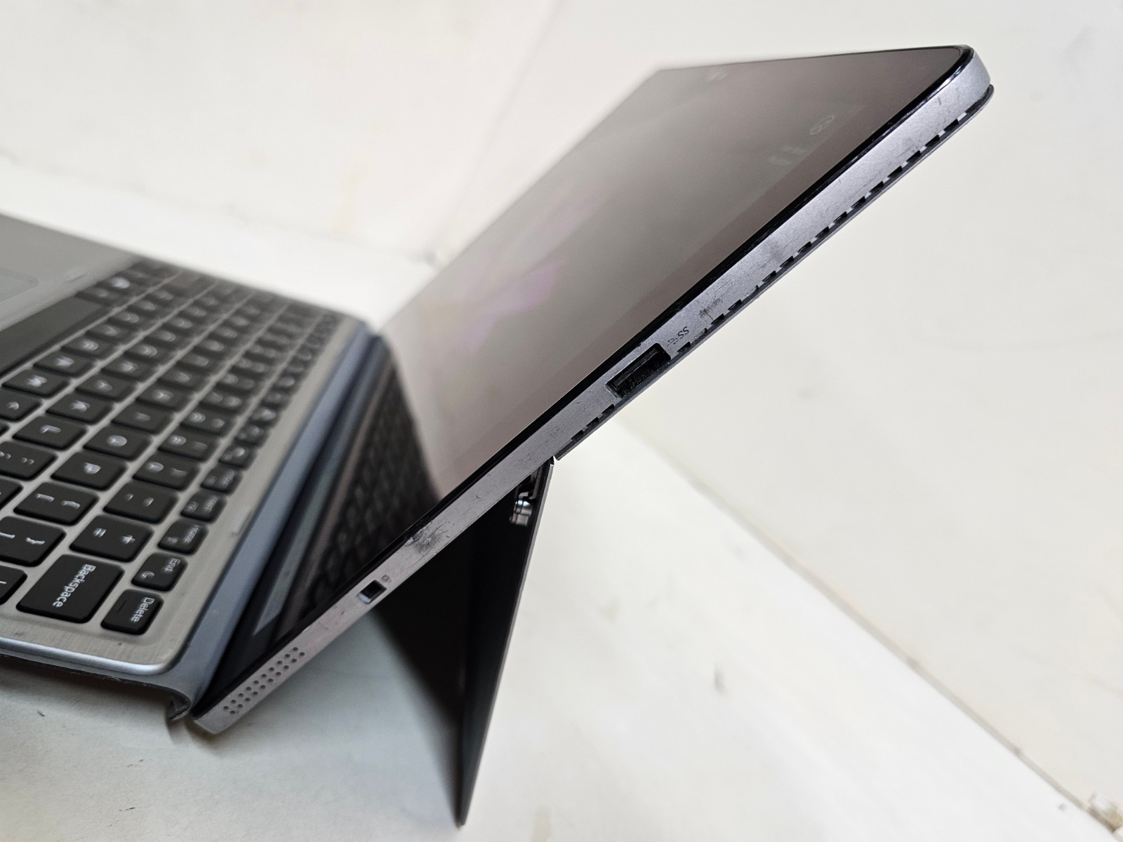 Dell Latitude 7200 2 in 1 Tablet Laptop – 1.9 GHz i7 16GB 1TB Cam 12.3″ – SP1