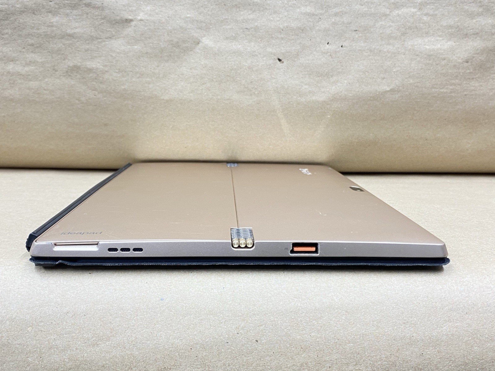 Lenovo 80QL – 12″ 2160*1440 – m5-6y54 – 4GB – 128GB SSD – Windows 10 Pro