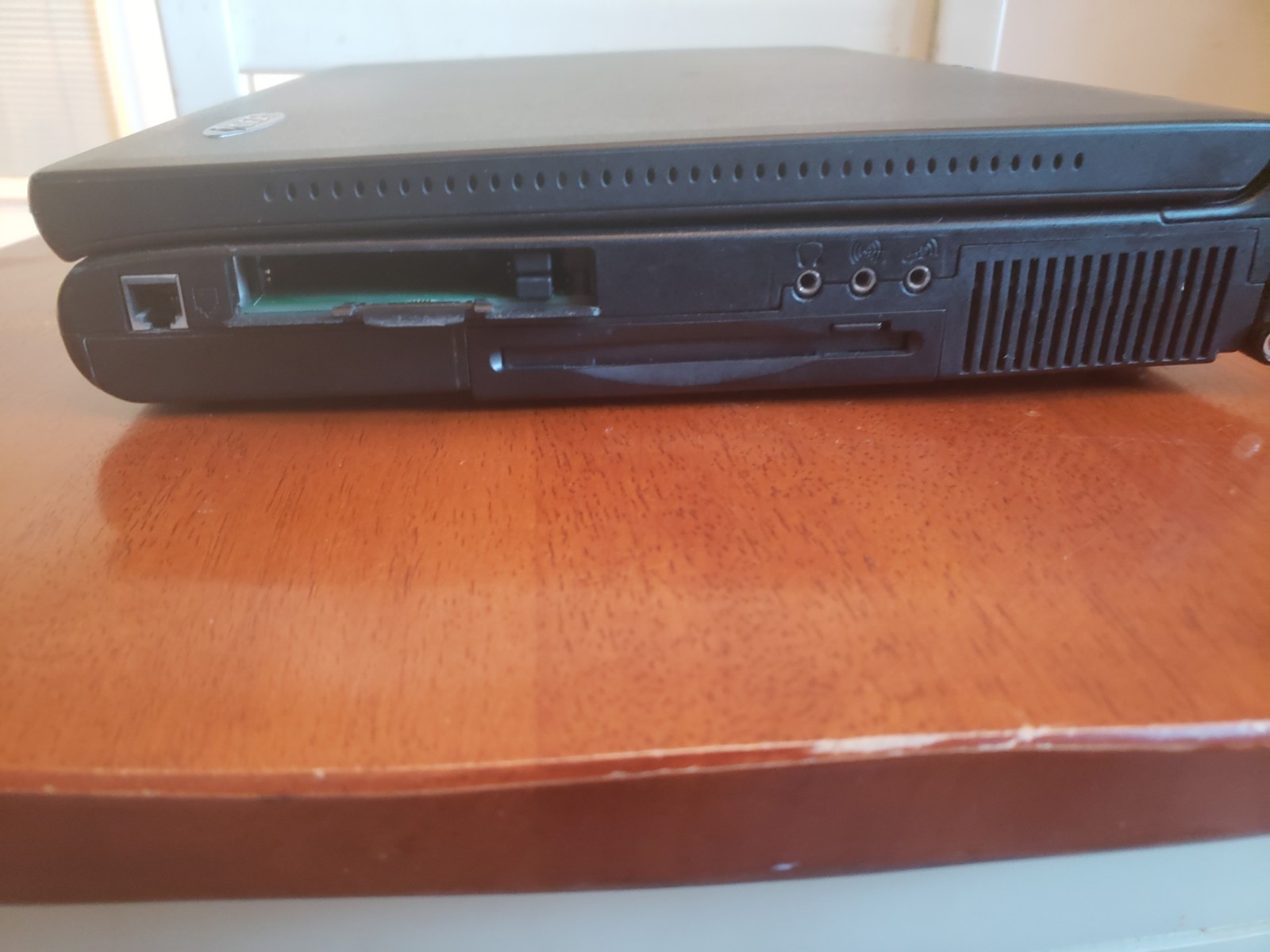 Very Rare Clevo Kapok 8500v Vintage Gaming Laptop P3 1ghz 768m AtiRage128 Winxp