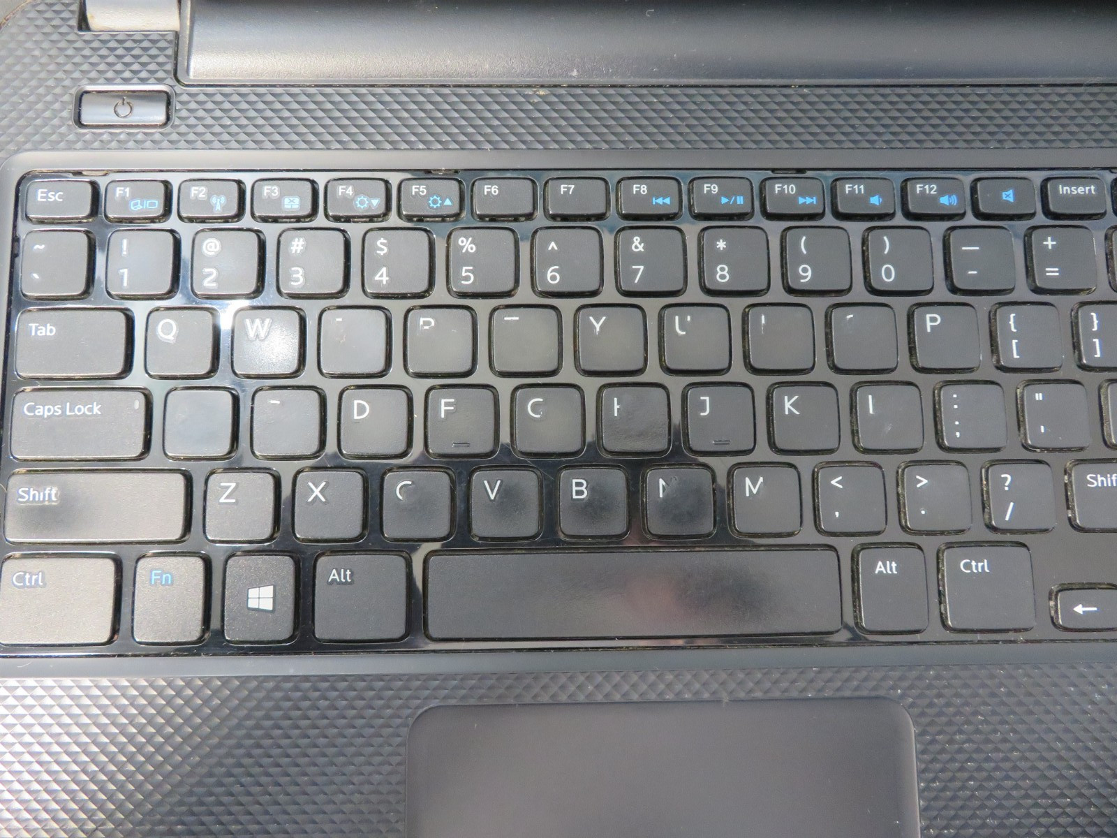 Dell Inspiron 3537 Laptop i3-4010U 1.7GHz 6GB 250GB HDD 7 Pro BAD BATTERY