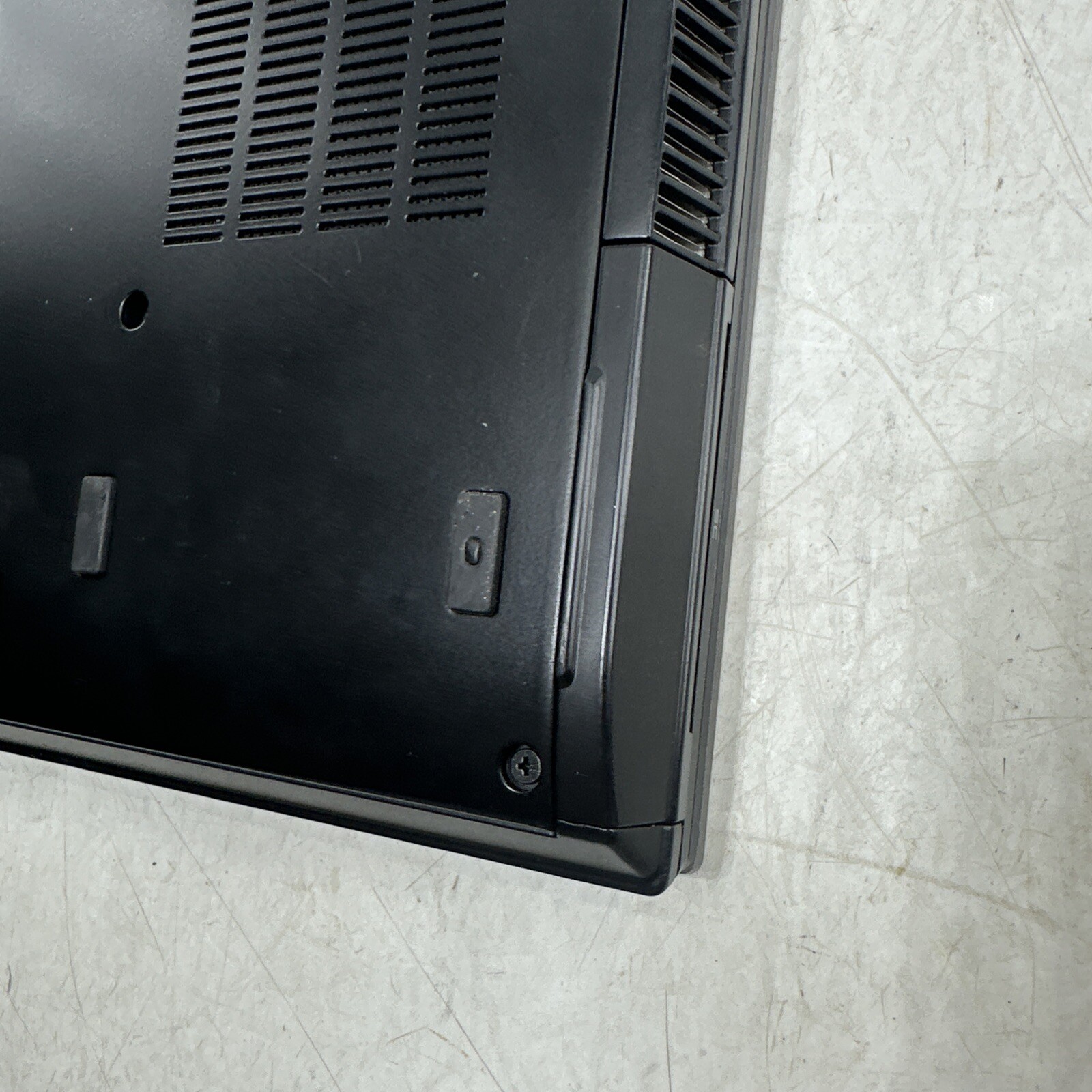 DELL LATITUDE E6410 CORE I5 M520 @ 2.40GHz 4GB RAM NO Hard Drive
