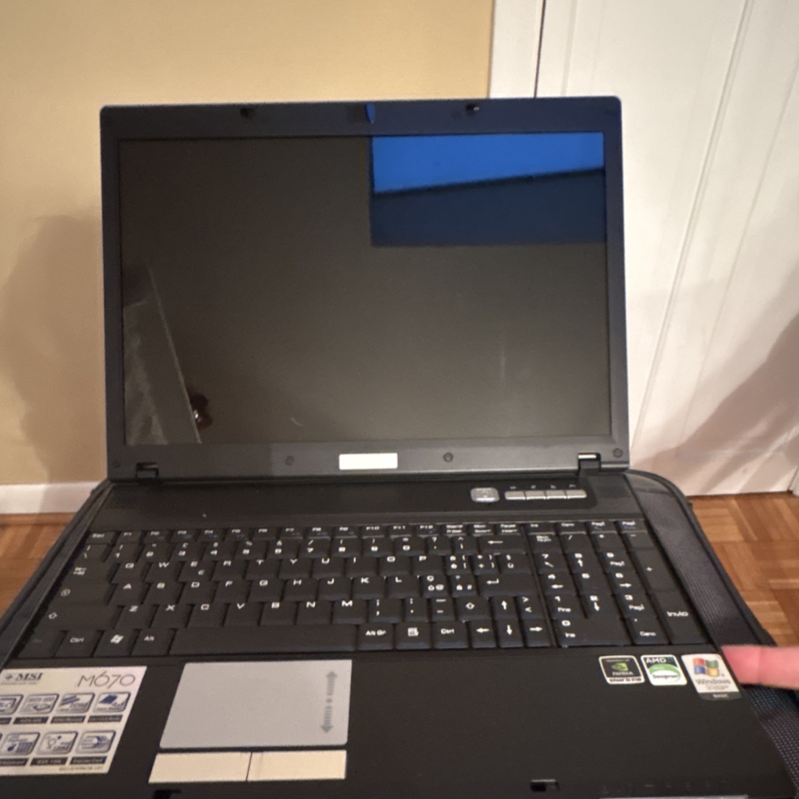 MSI M670 Notebook Laptop AMD Sempron 2.0GHz 15″ 512MB 60GB Wi-Fi Webcam Black