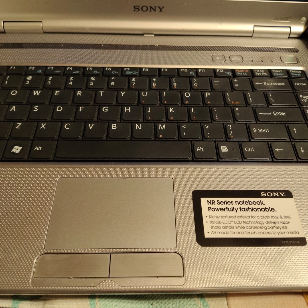 Sony VAIO Model PCG-7Z2L Silver 15.4″ Notebook Laptop – Powers On **READ DESC*