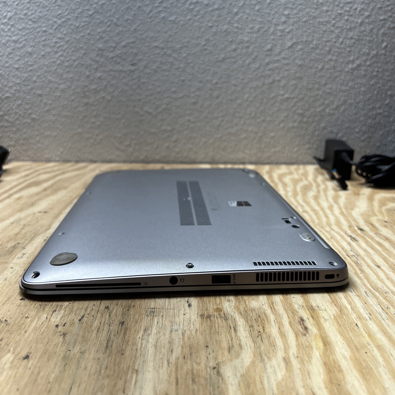 HP EliteBook Folio 1040 G3 14″ i5-6200U 2.30GHz 8GB 512GB Win11 Pro