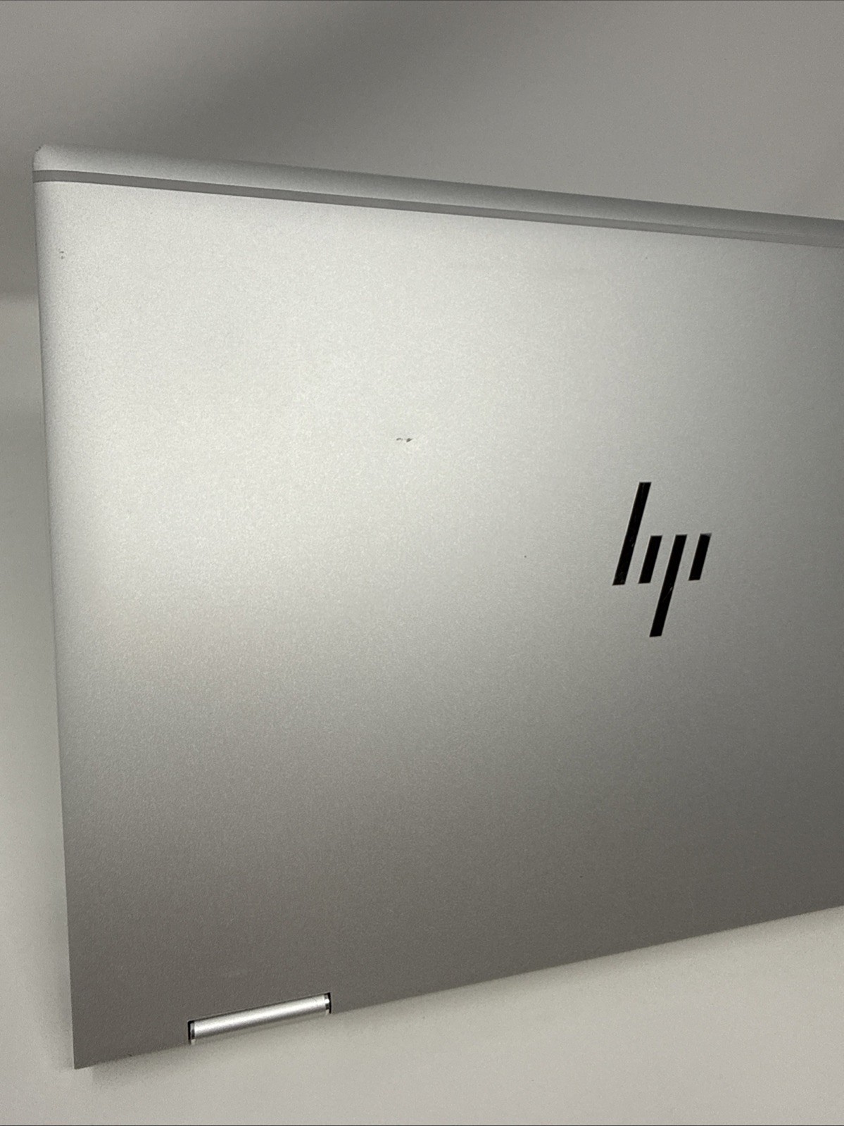 HP EliteBook x360 1040 G6 (Intel Core i5 8th Gen @ 1.60GHz, 8GB RAM, 256GB SSD)