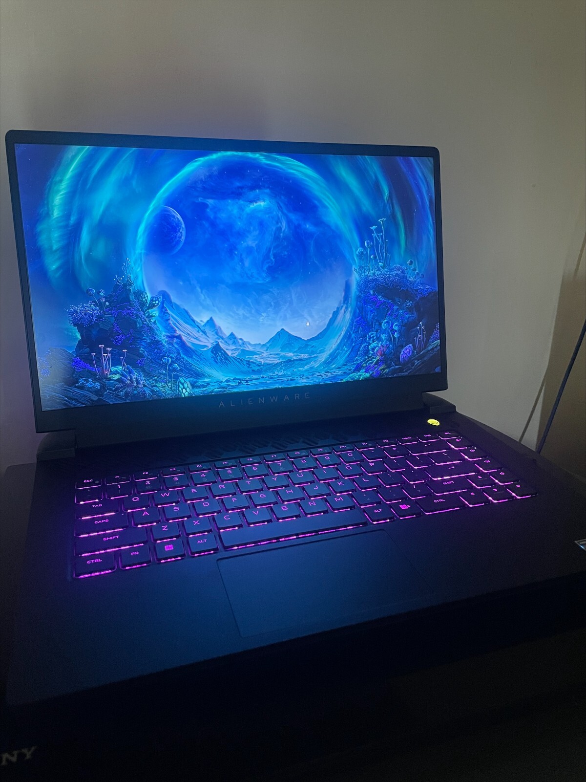 Alienware m15 R7 AMD (AMD Ryzen(TM) 7 6800H (8-Core/16 Thread) / NVIDIA RTX 3060