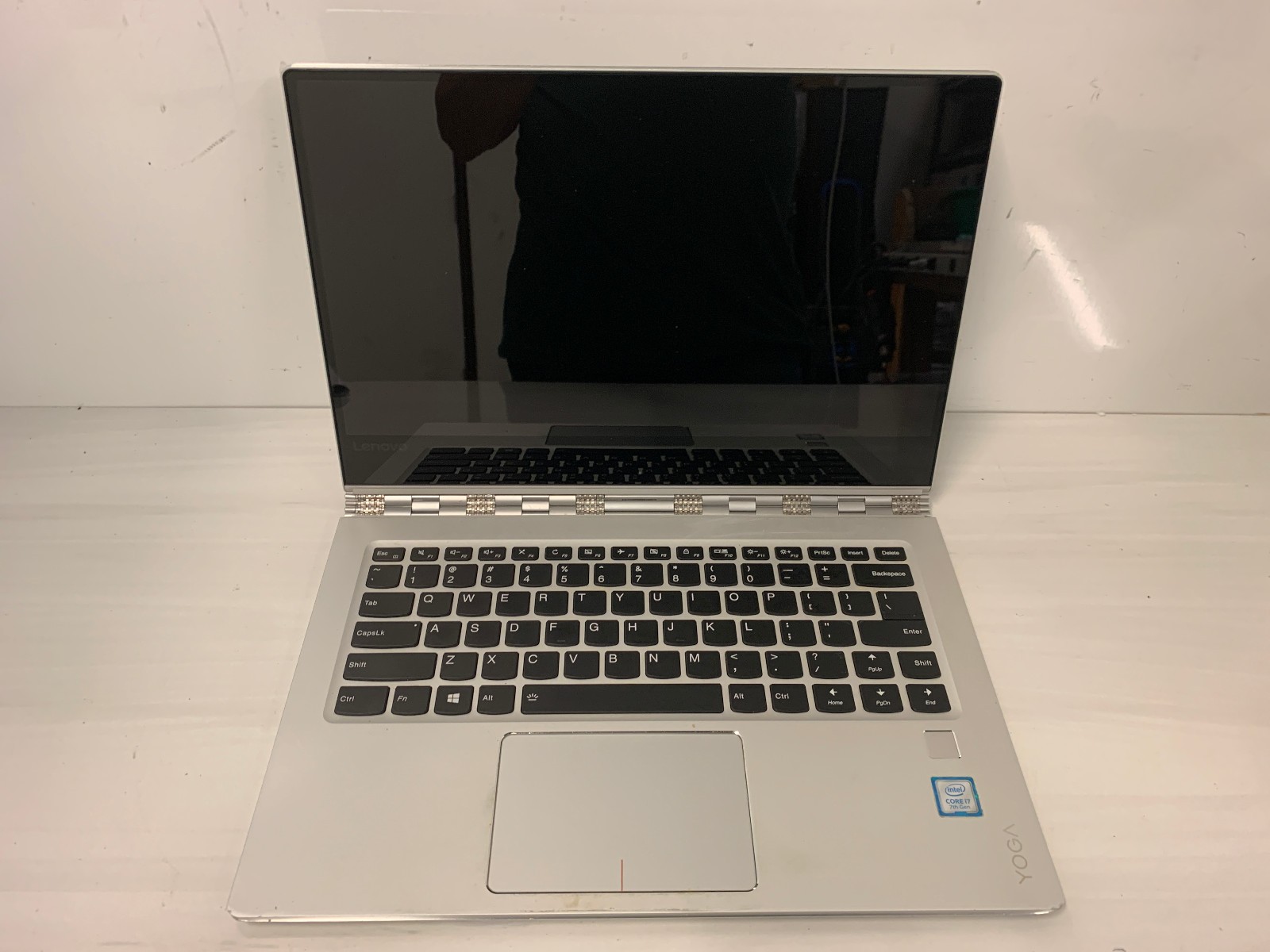Lenovo Yoga 910-13IKB 13.9″ Touch i7-7500U 2.70GHz 16GB RAM 512GB SSD Windows 11
