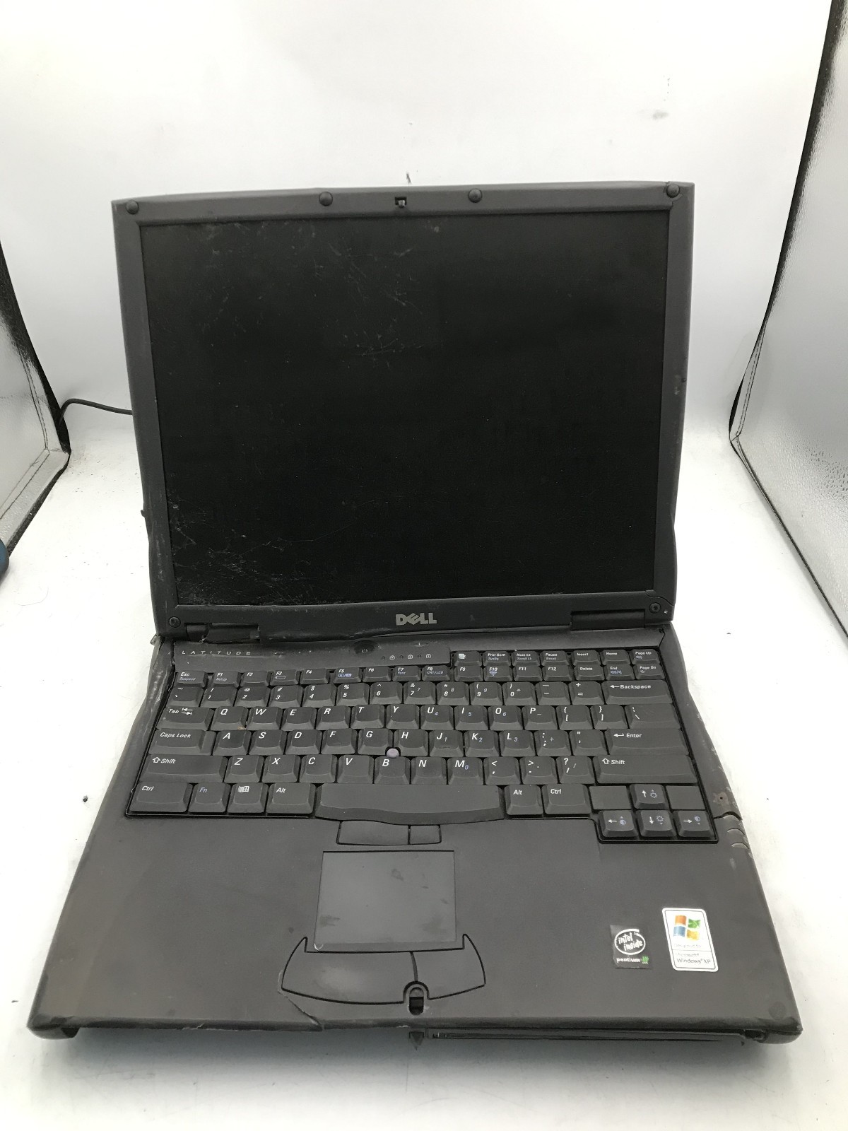 DELL LATITUDE C510 – FOR PARTS/DAMAGED – INTEL PENTIUM III – 256MB RAM -READ- BB