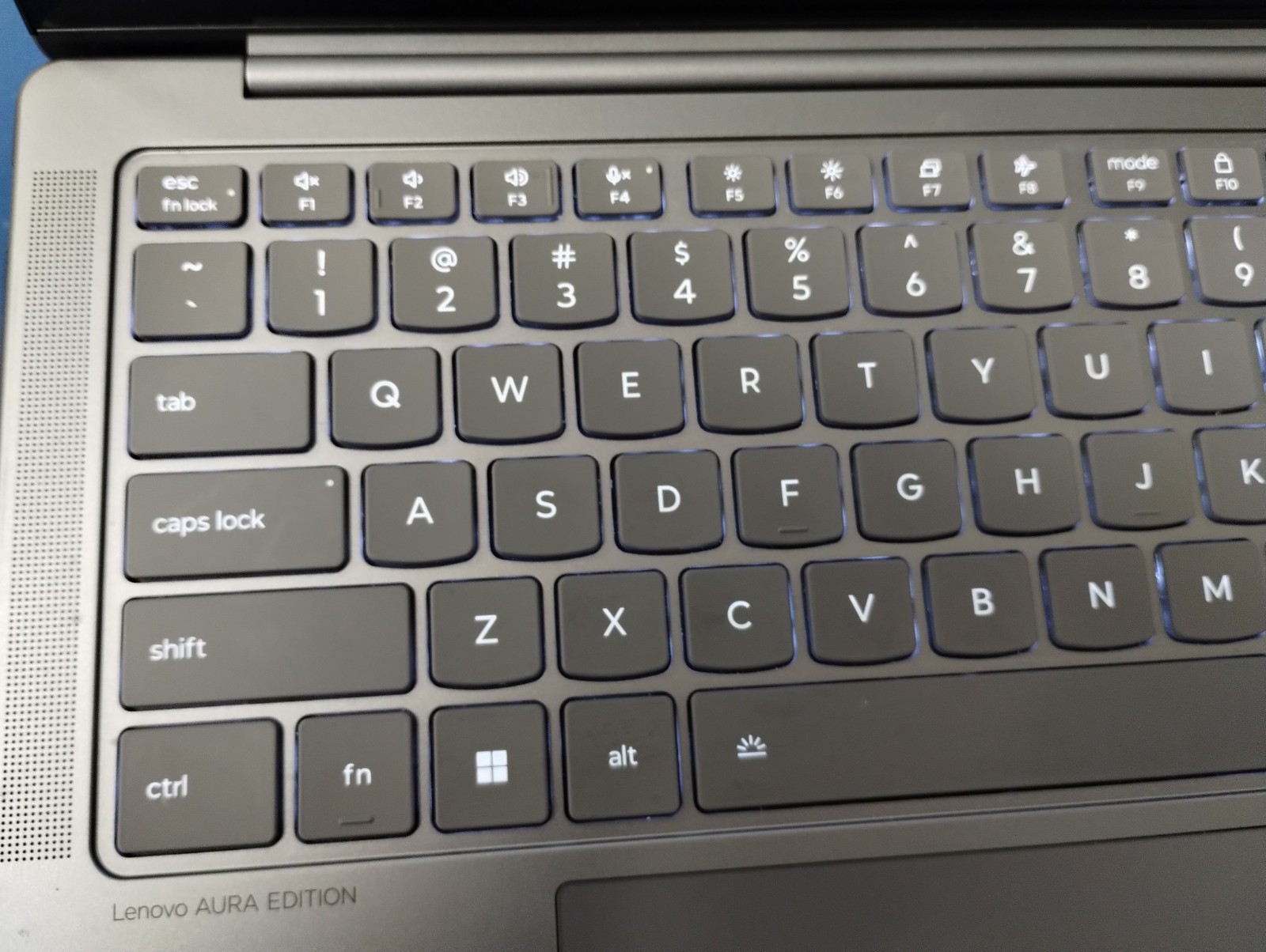 Lenovo Slim 7 14ILL10, Intel Core Ultra 7, 2.20 GHz, 32 GB RAM, 1 TB NVMe SSD