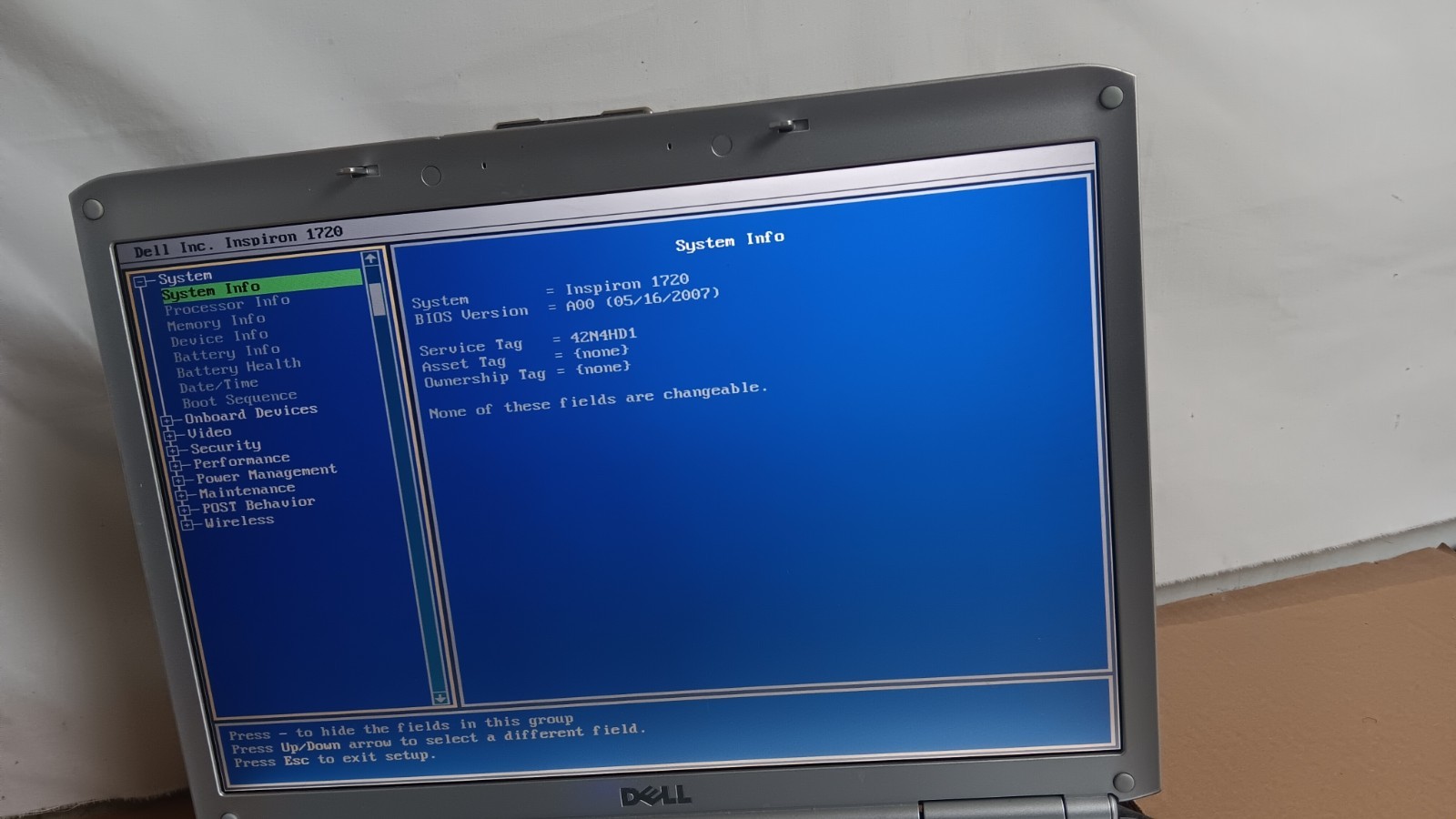 17″ Dell Inspiron 1720 laptop 1.80 GHz 17″ LCD Screen NVIDIA GeForce 8400M GS