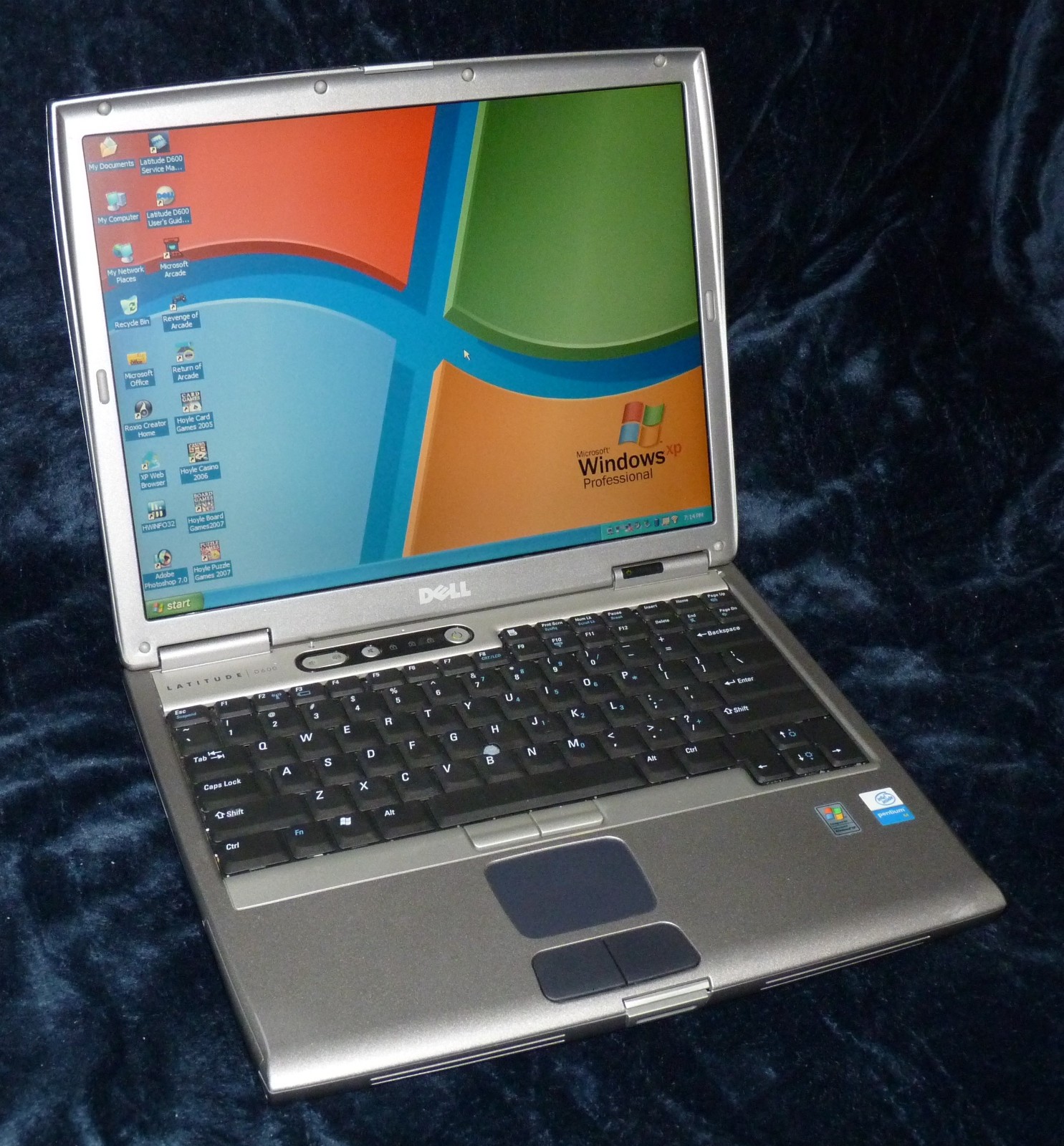 COMPLETE Dell Latitude D600 14″ 1.40GHz/64GB SSD/1GB/Serial/Parallel/ATI GPU/XP