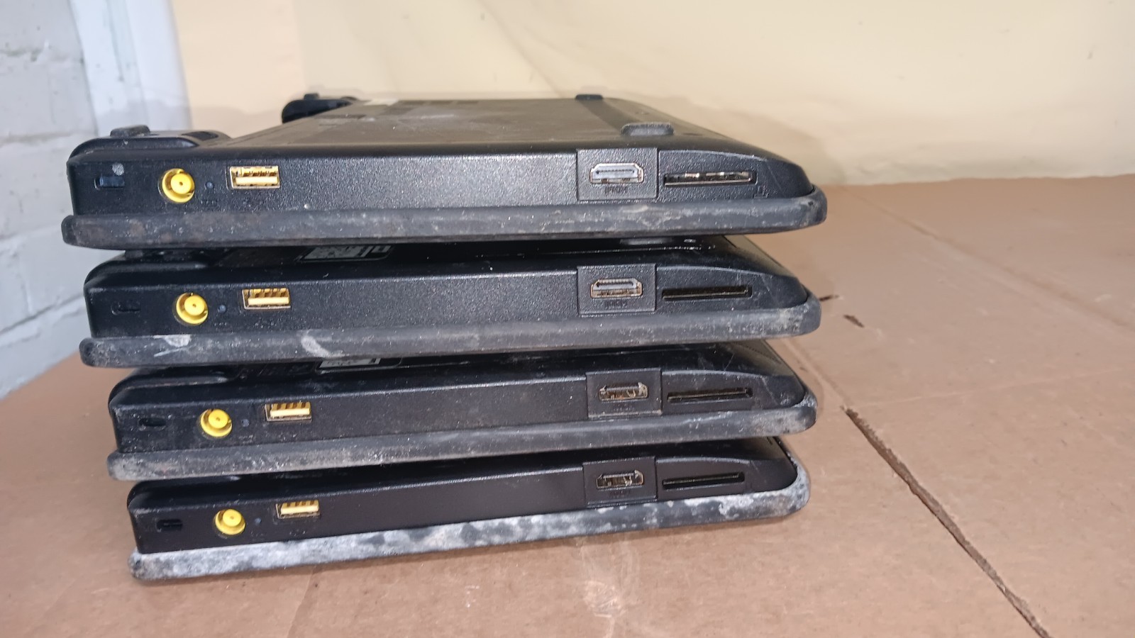 Lot of 4 Lenovo ThinkPad X131e 11.6″ Laptop AMD E2 1800 APU 11.6″ LCD Screen P/R