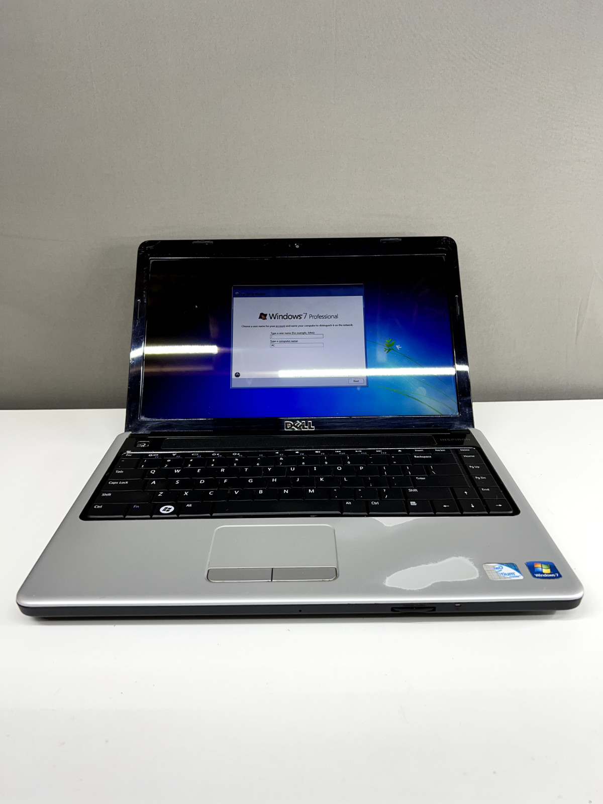 Laptop Dell Inspiron 1440 – 4GB RAM – 300GB HDD – Windows 7 Professional