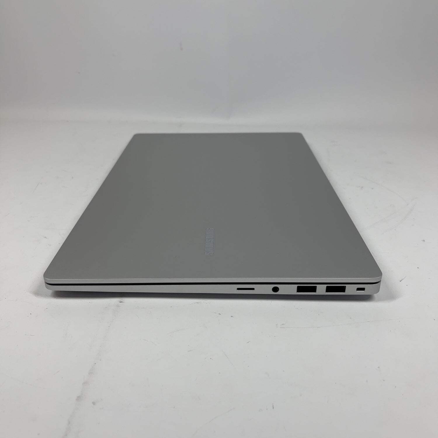 Samsung Galaxy Book 5 NP750XHD 15.6″ Core Ultra 7 255U 2.0GHz 16GB RAM 512GB SSD