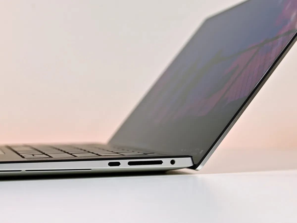 Dell XPS 15 9500 15.6″ 4K Touch i7-10750H 32GB RAM 1TB NVMe SSD GTX 1650 Ti Win