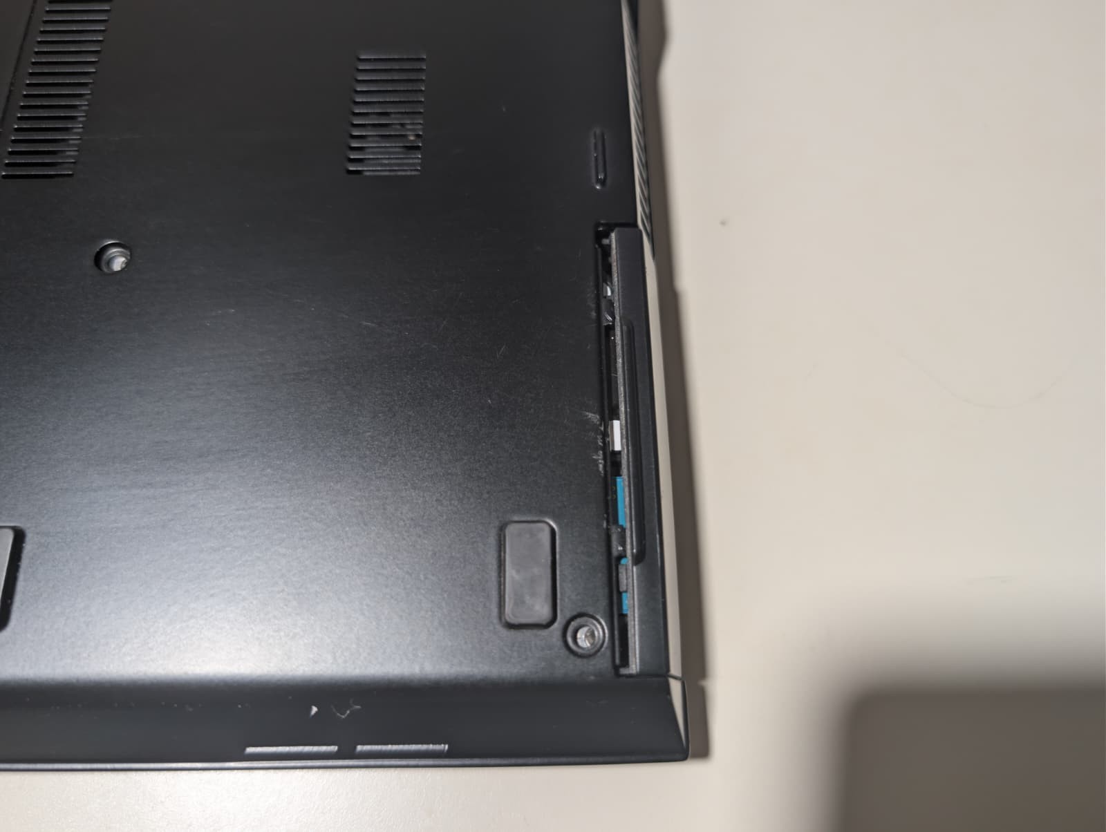 Dell Latitude E4300 | C2D 2GB RAM 160GB HDD | Win XP Pro 32-Bit | DVD+RW