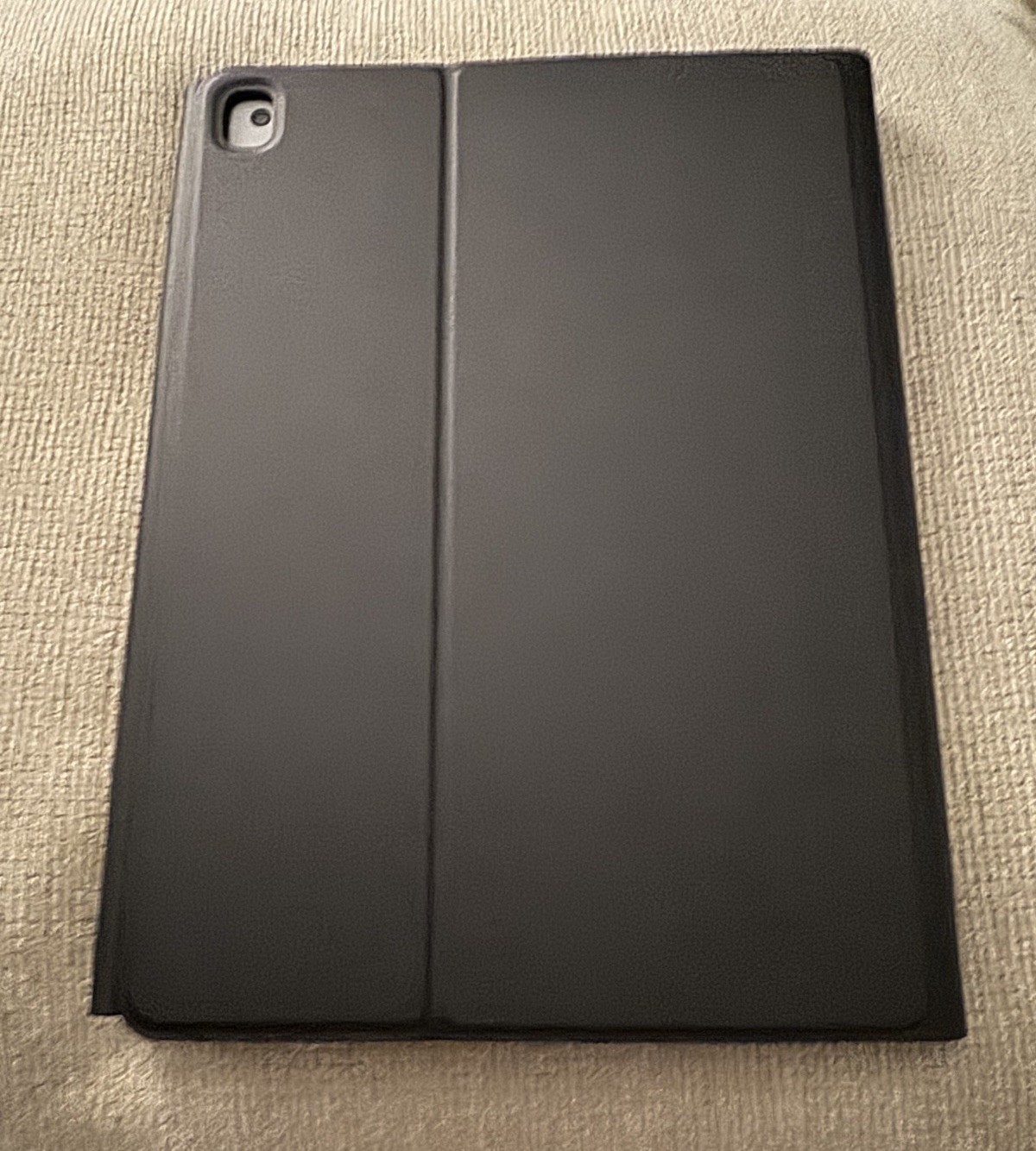 Apple iPad 10.2” 64GB 9th Gen Wi-Fi Space Gray Tablet w/ Keyboard Bundle