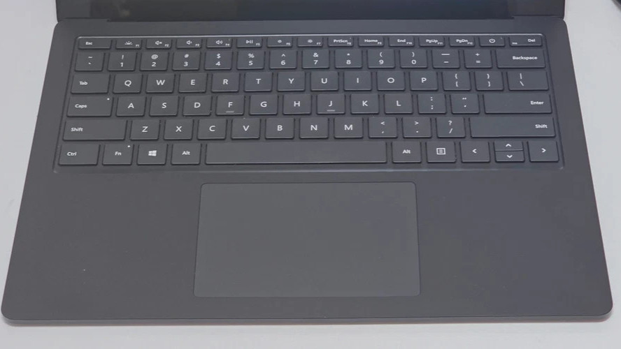 Surface Laptop 3 13.5″ model 1868 (i7-1065G7, 16 GB RAM, 512 GB SSD) W11P