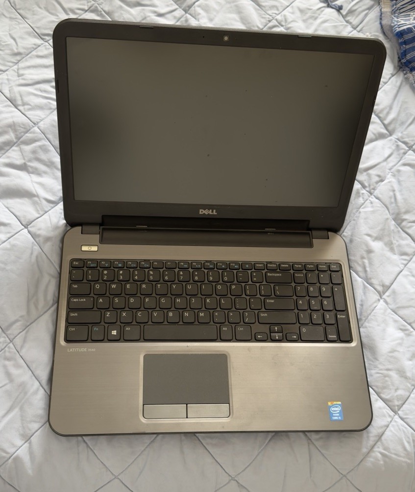 Dell Latitude 3540 Intel Core i5 Windows 8 Pro Gray/Black Notebook/Laptop