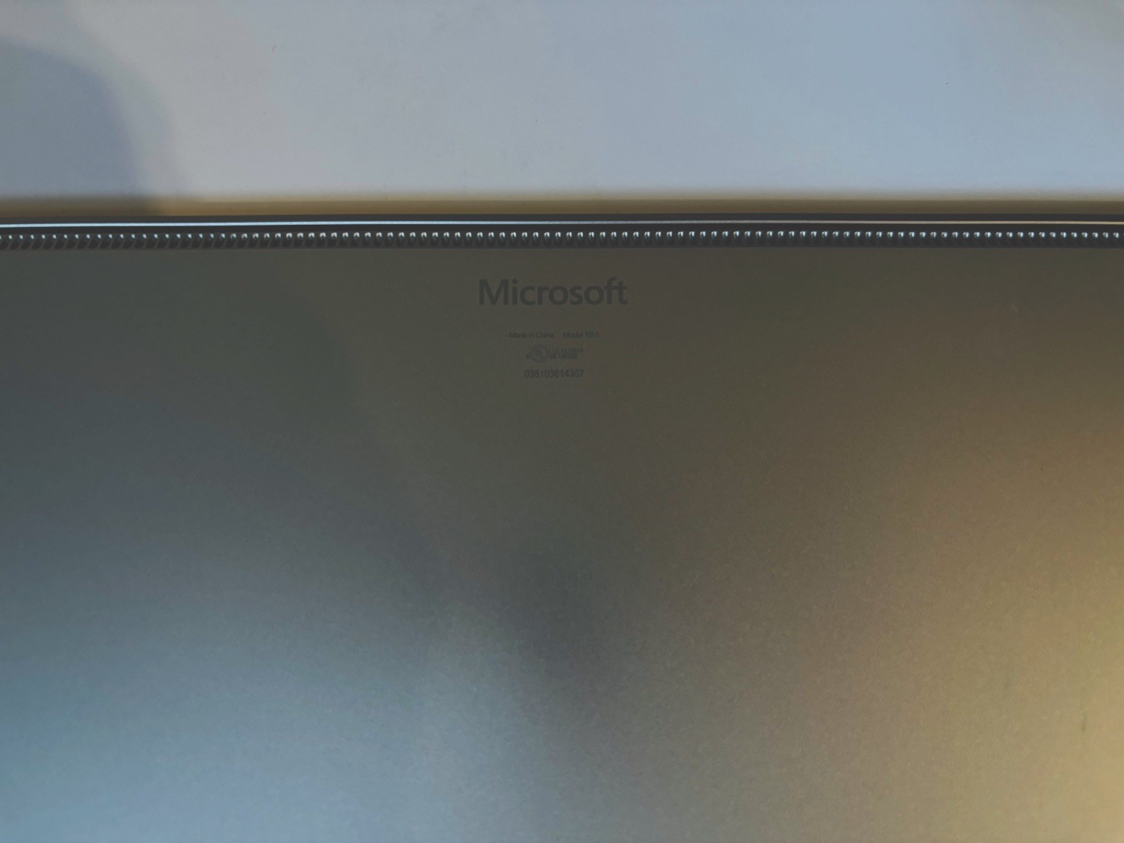 Microsoft Surface Laptop 4 15″ AMD Ryzen 7 8GB RAM 256GB SSD Platinum Win 10 Pro