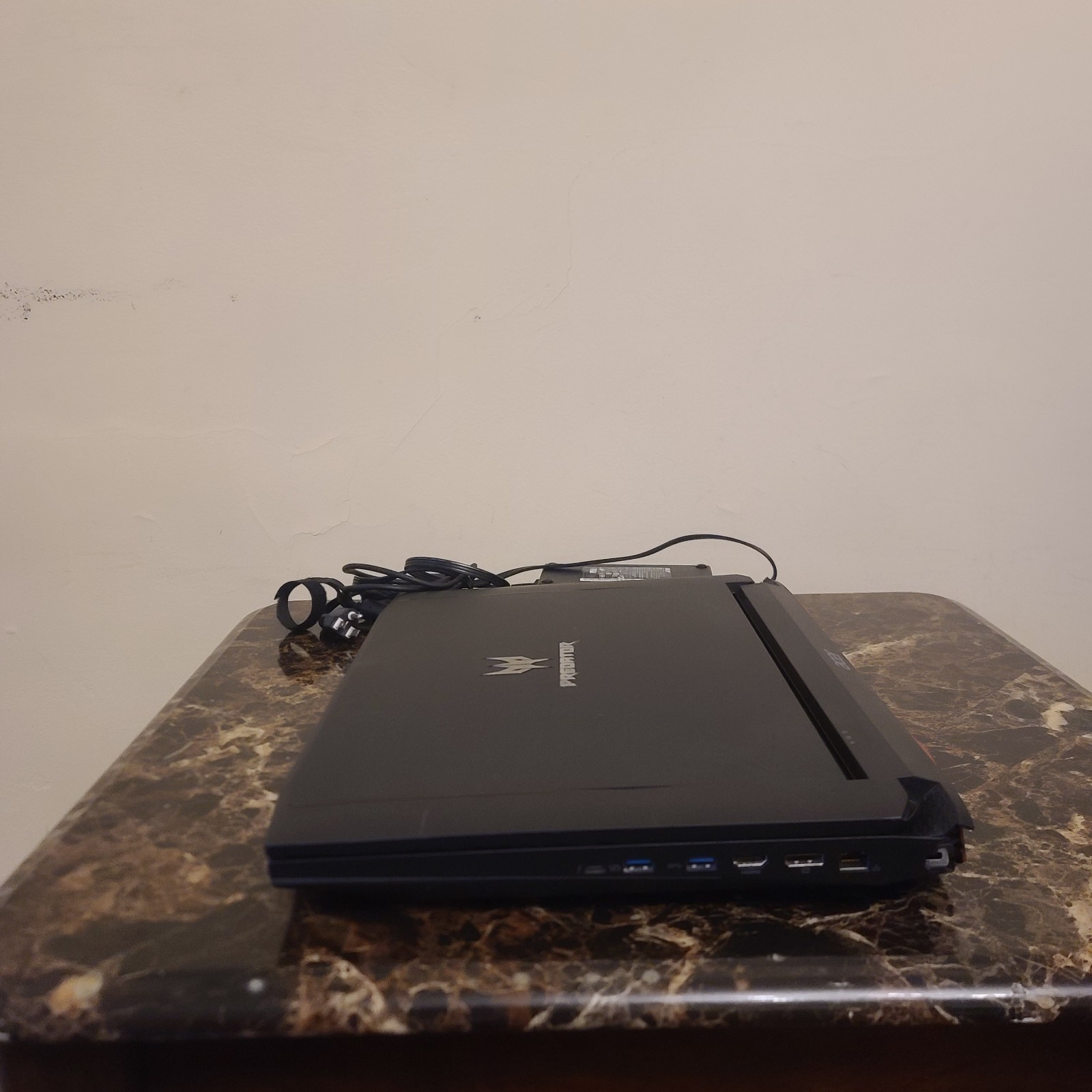 PREDATOR GX-792 GAMING LAPTOP CORE i7-7700HQ 16GB RAM GTX 1080 512GB NVME