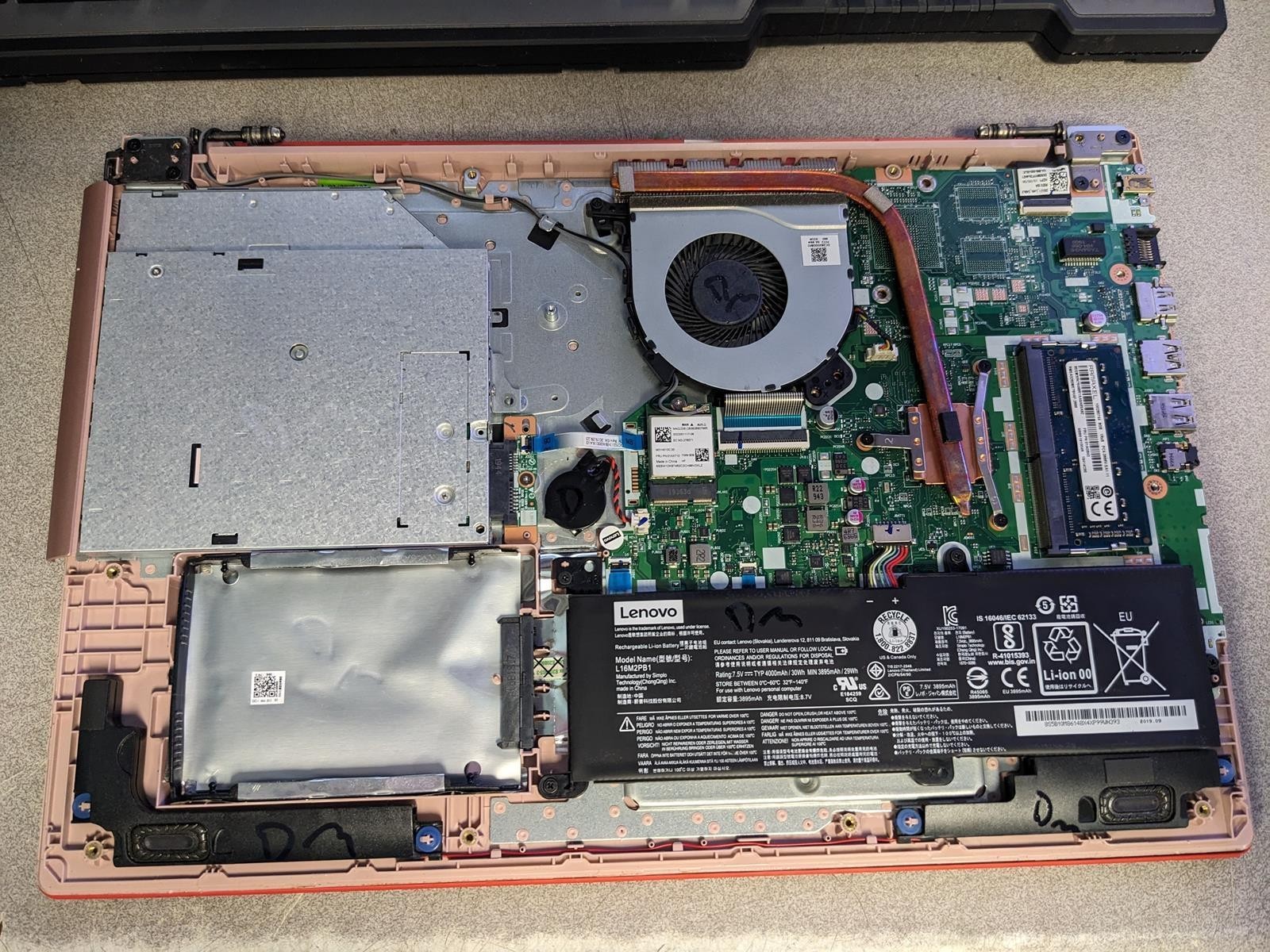 LENOVO IDEAPAD 330-15AST A9-9425 @ 3.1 GHz, 8 GB RAM, NO HDD/OS