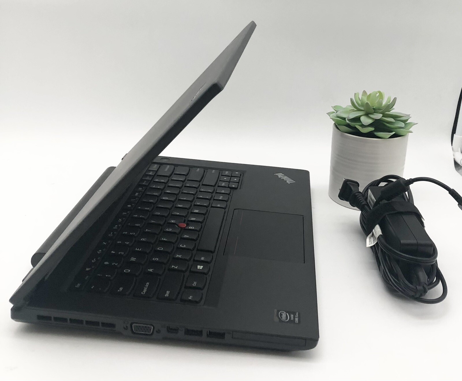 Lenovo Thinkpad L440 14″ Laptop Intel i5 8GB RAM 256GB SSD Win11. charger