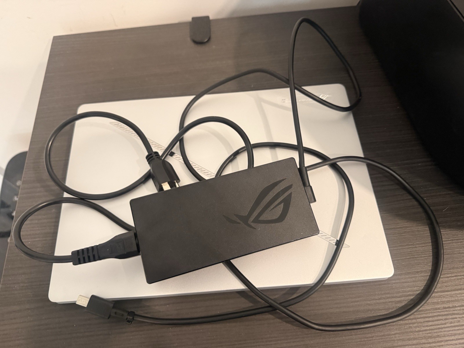 ASUS ROG Zephyrus G14 GA403UI Ryzen 8945HS RTX 4070 32GB 1TB SSD