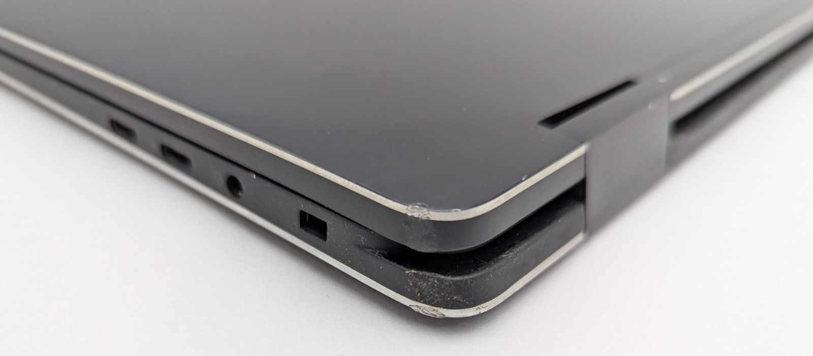 Incomplete Dell XPS 15 9575 15.6″ 4K Touch Laptop i7-8705G 3.10GHz 16GB RAM Vega
