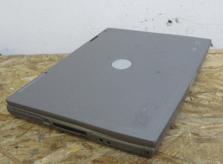 Dell Latitude D800 Vintage Laptop @ 1.60GHz Pentium M 512MB RAM NO SSD/HDD.